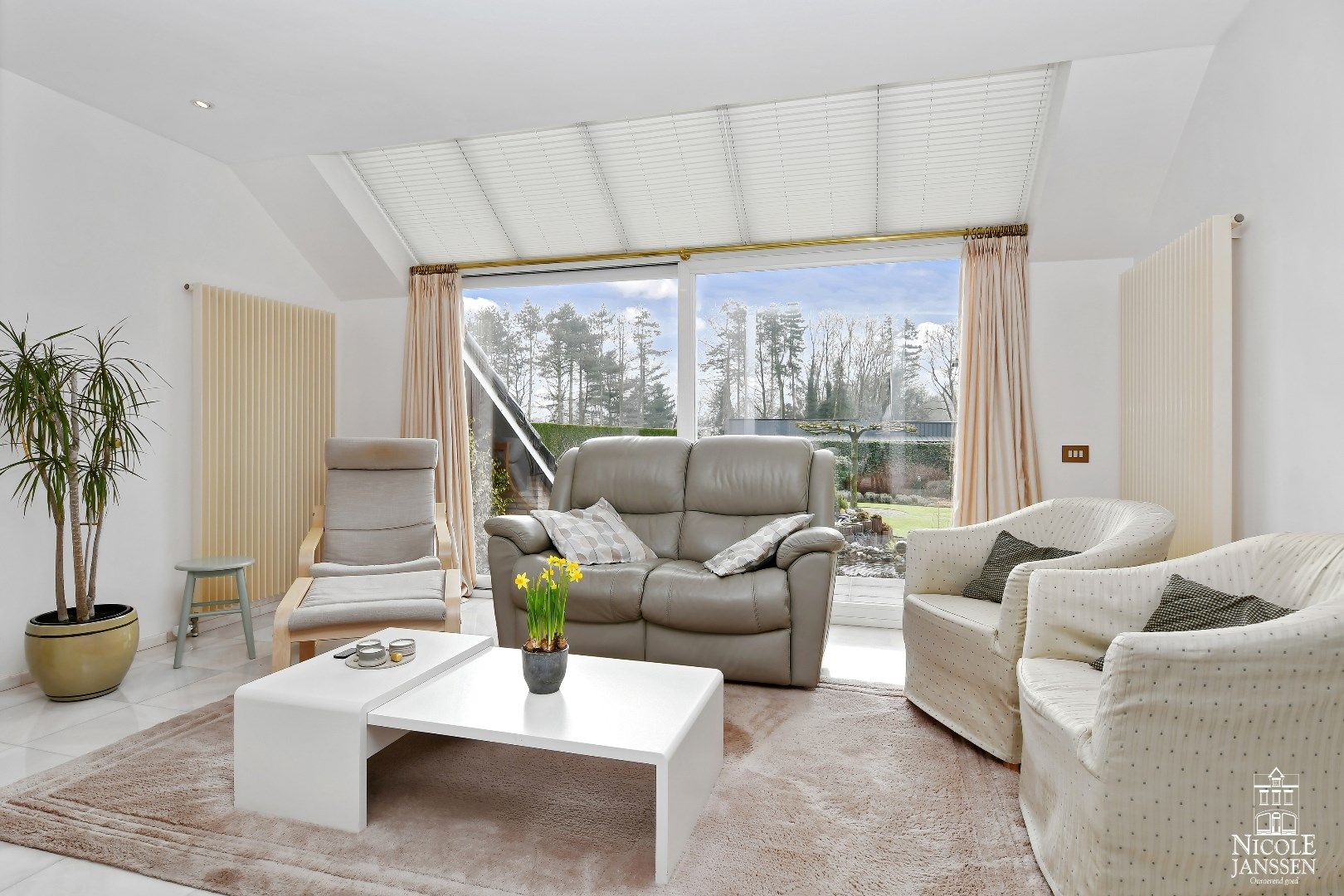 Vrijstaande gelijkvloerse gezinswoning met 4 slaapkamers en prachtige tuin foto 9