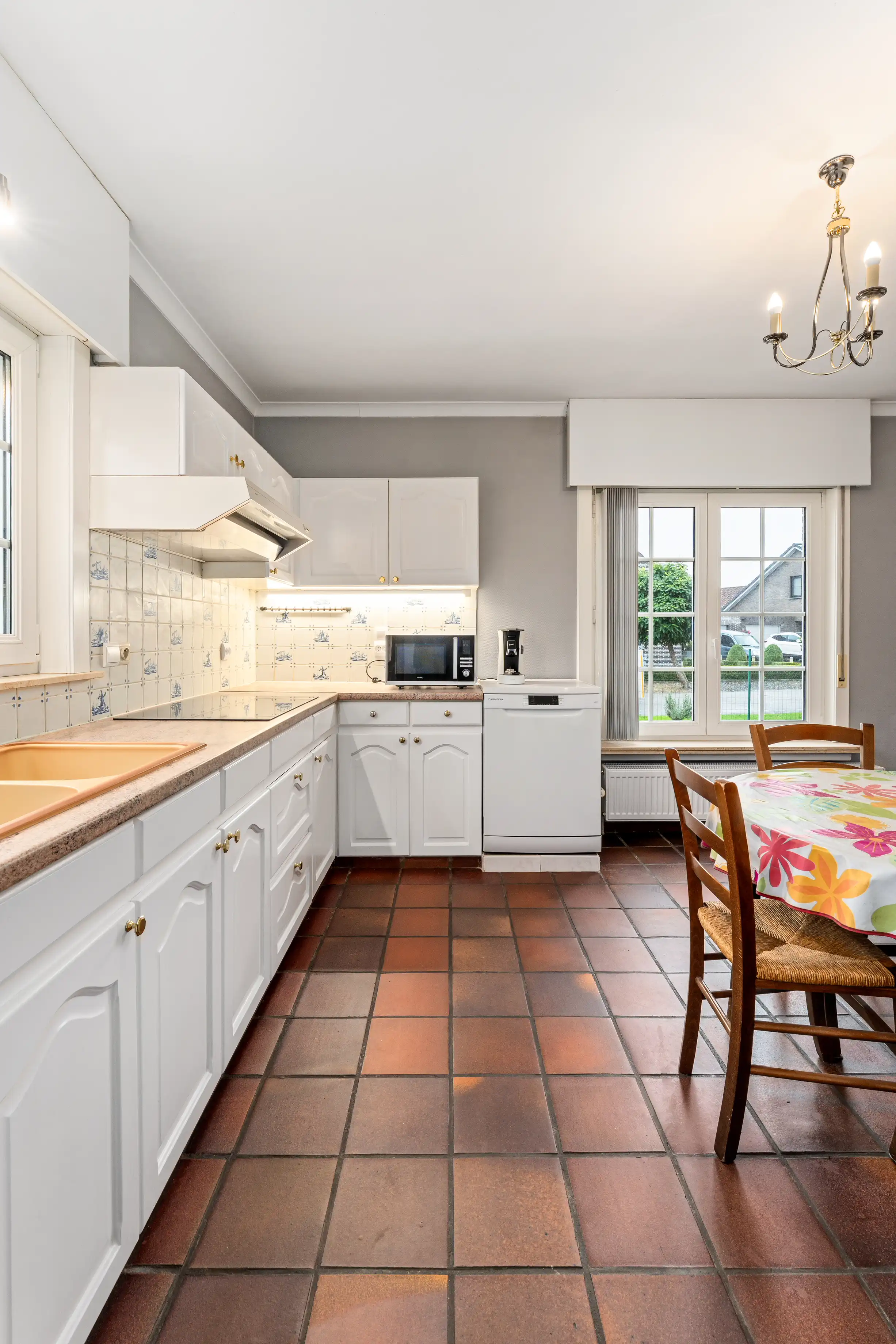 Charmante woning op een perceel van 610 m² in Lotenhulle! foto 4