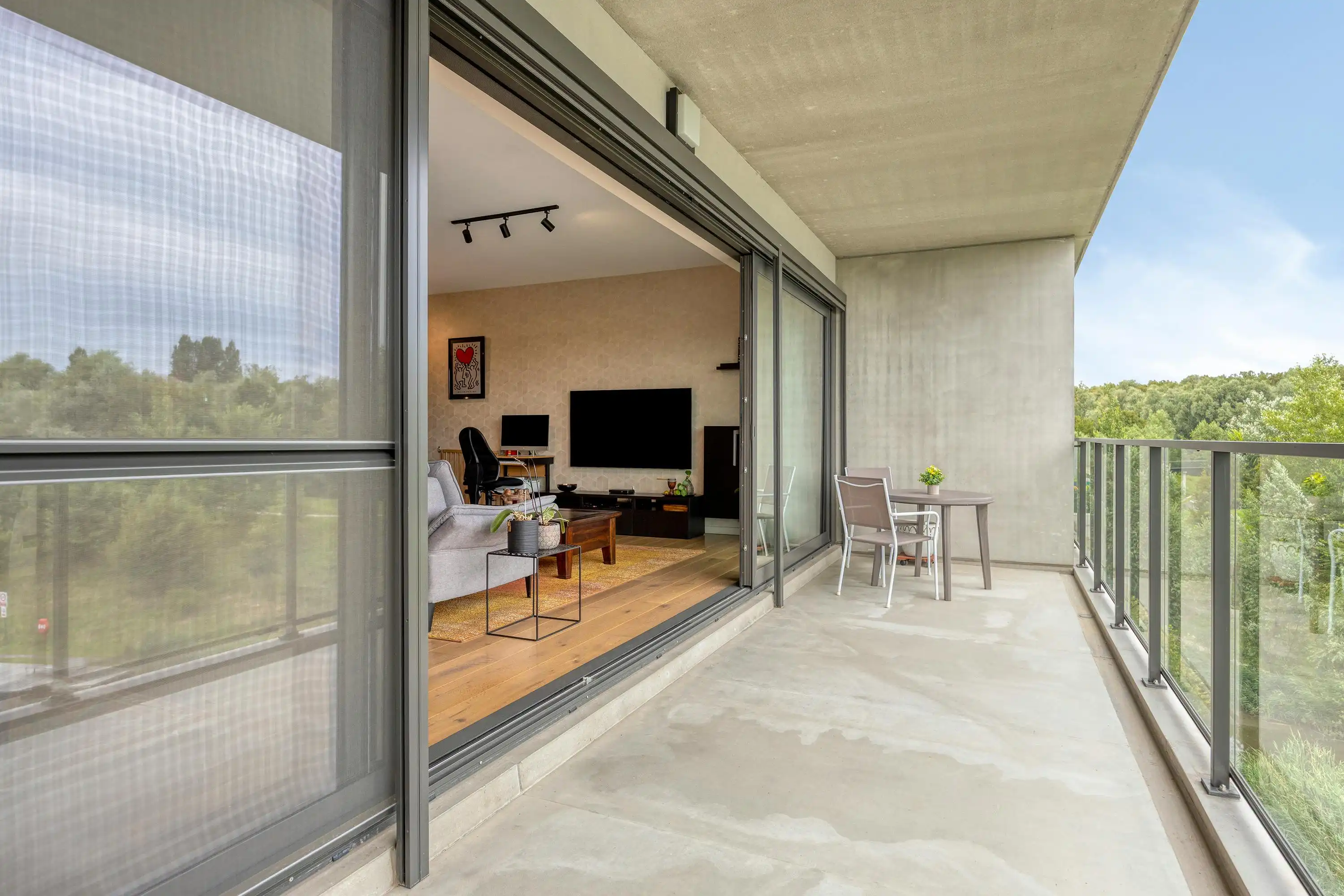 Uniek appartement met terras en parkings te koop in Hemiksem foto 5