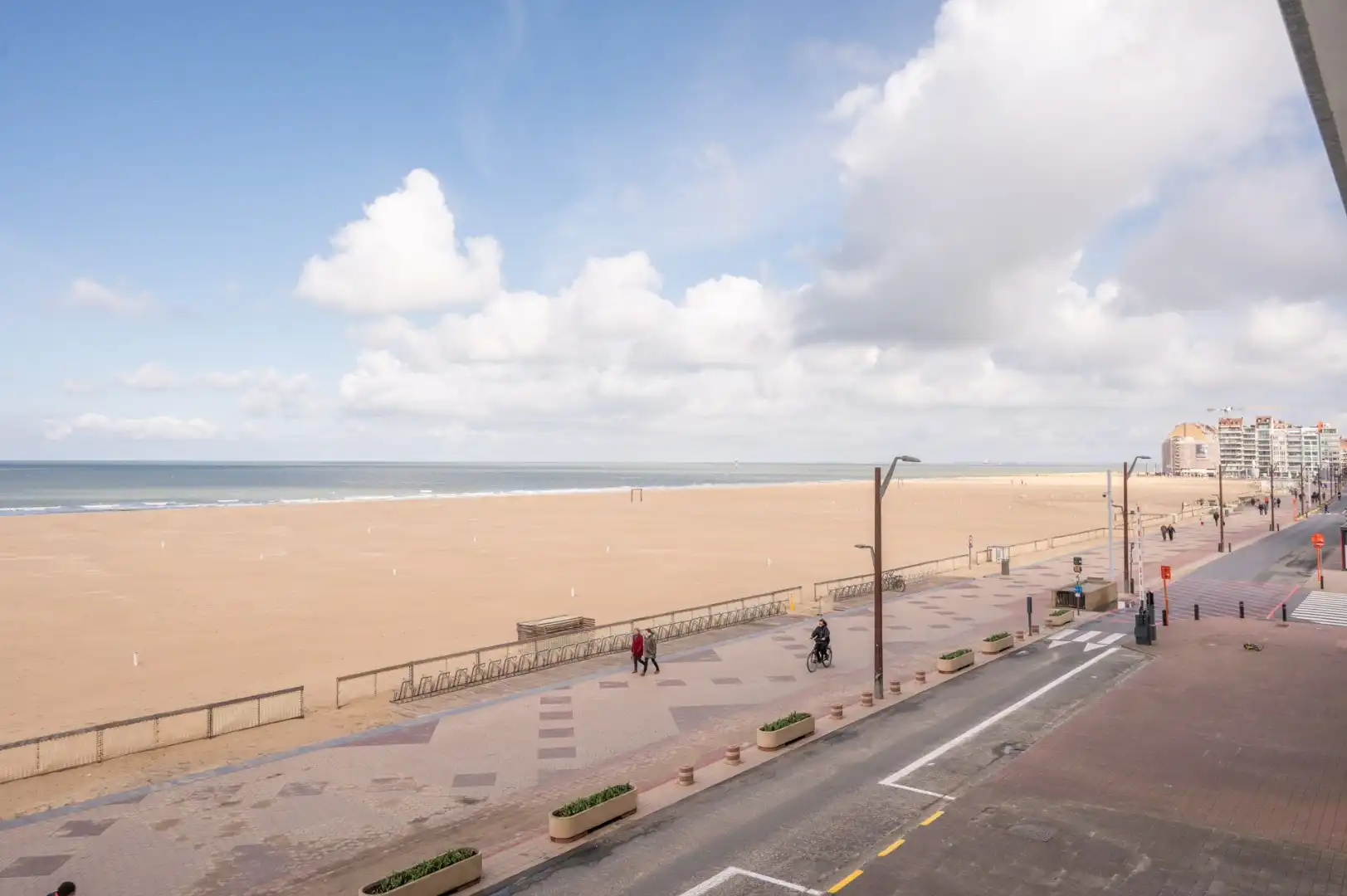 Op te frissen appartement met 2 slaapkamers en frontaal zeezicht. foto 12
