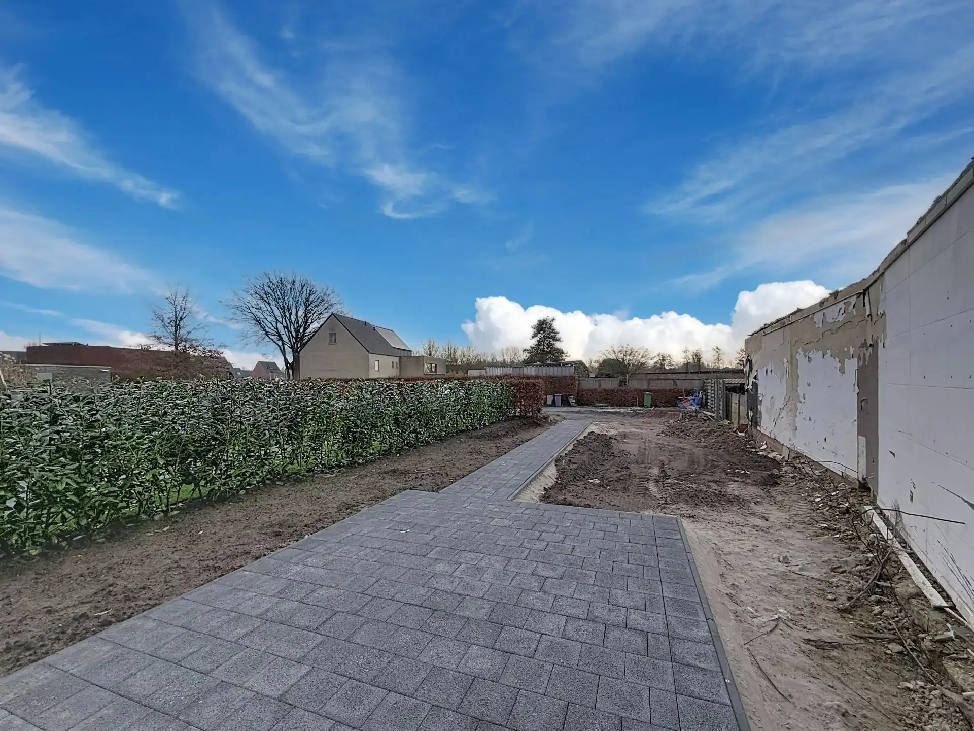 Luxueus en modern afgewerkt gelijkvloers appartement met tuin en 1 slaapkamer. foto 23