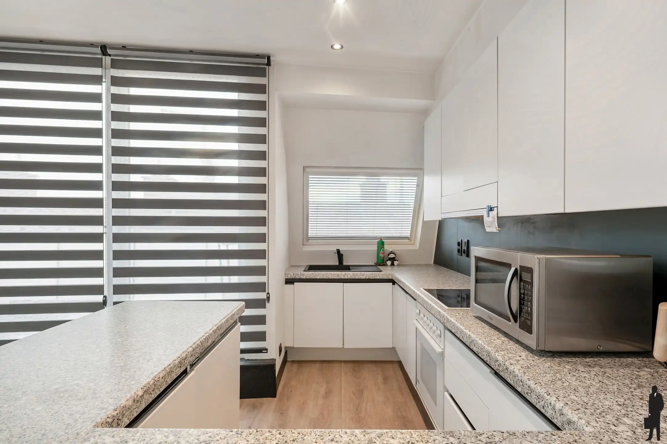 Karaktervol duplex penthouse met charmant terras in historisch Antwerpen foto 6