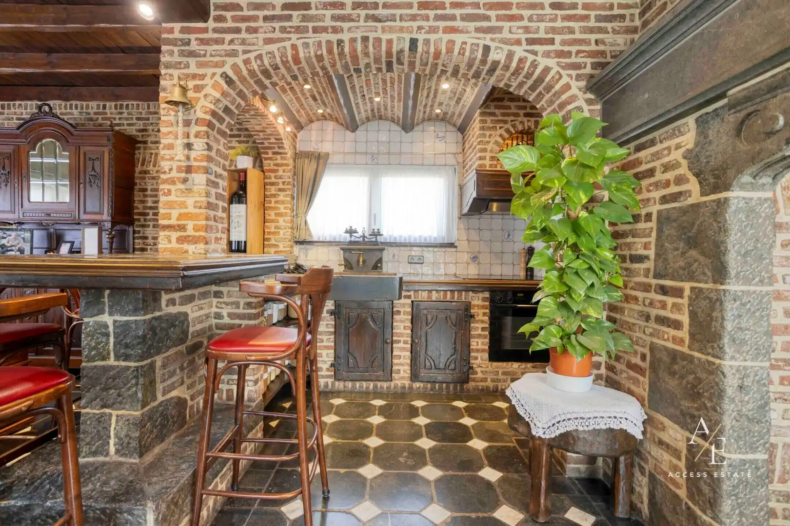 OOSTAKKER - Karaktervolle open bebouwing met grote tuin nabij het centrum foto 5