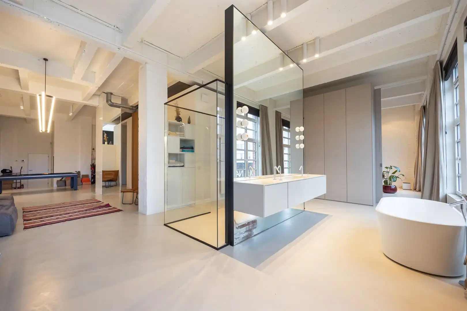 XXL loft met industriële ziel en terras foto 13