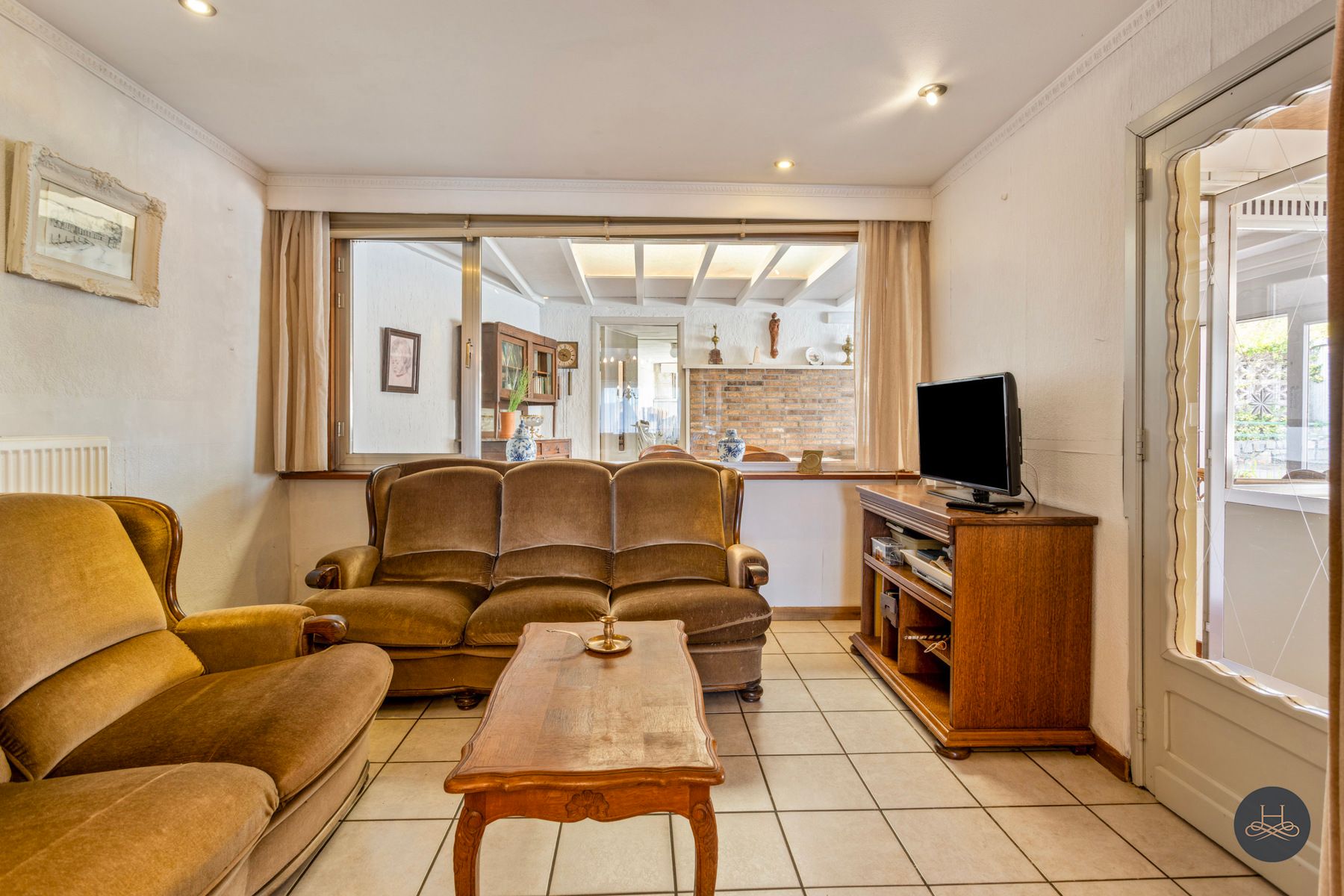Karaktervolle en ruime halfopen woning met leuke tuin foto 9