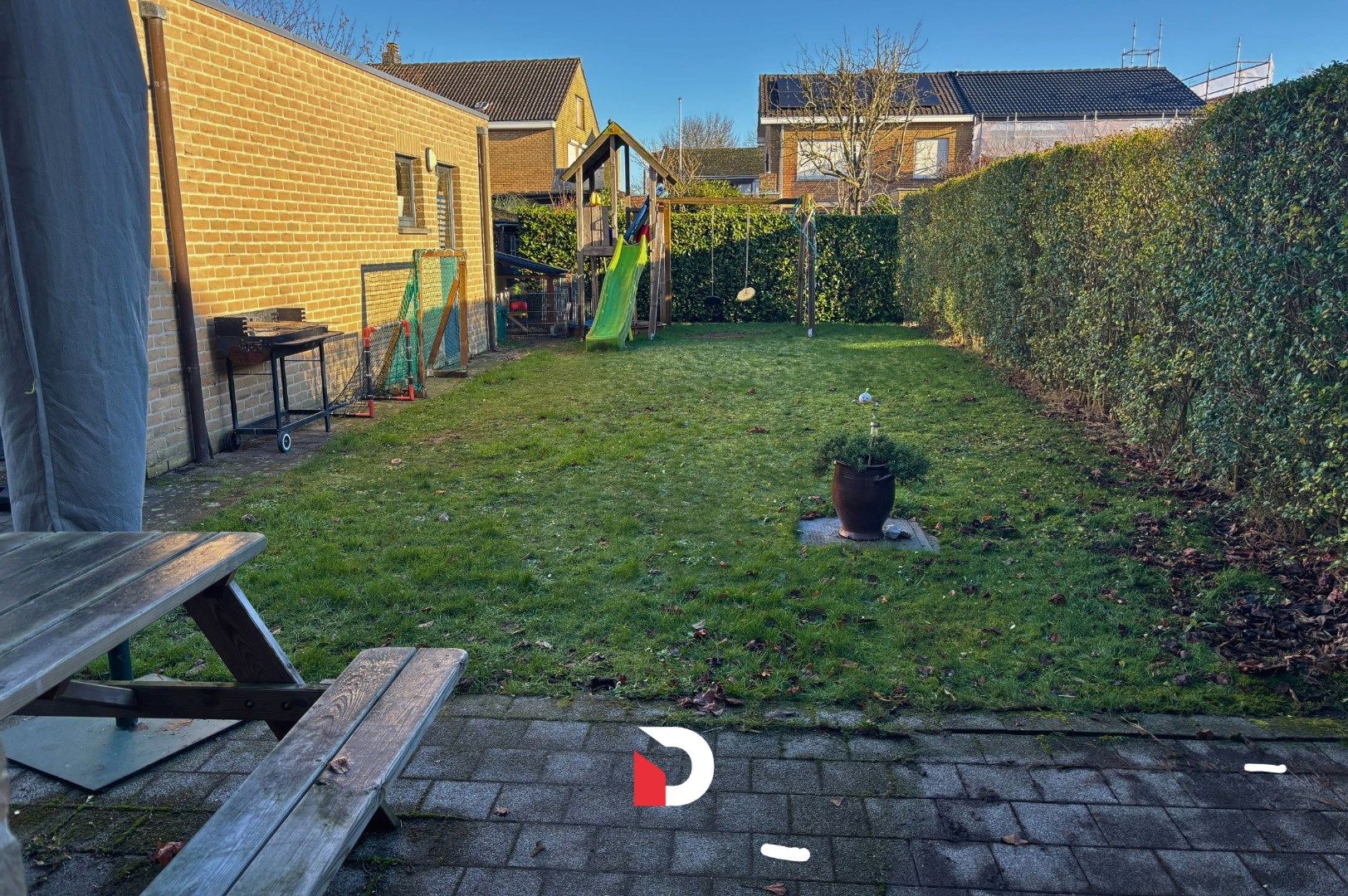 Ruime halfopen woning met 3 slaapkamers, tuin en garage foto 9