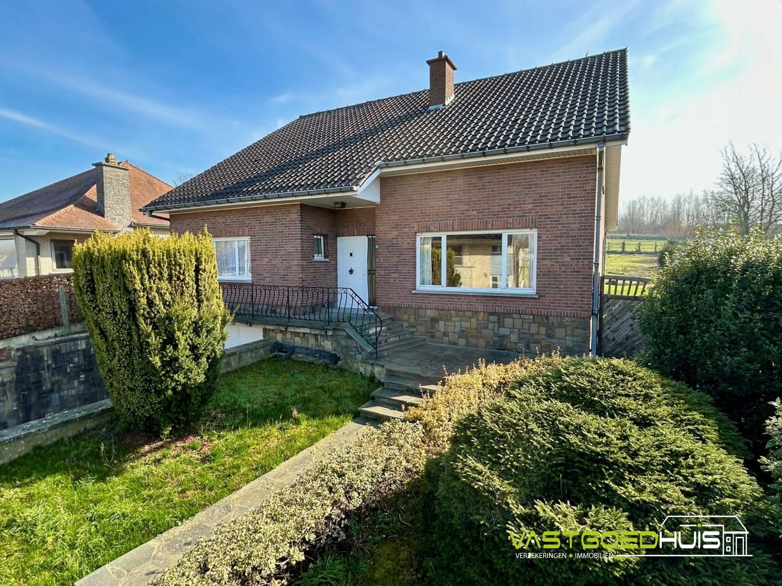 Karaktervolle villa met garage en tuin op 15a60ca foto 3