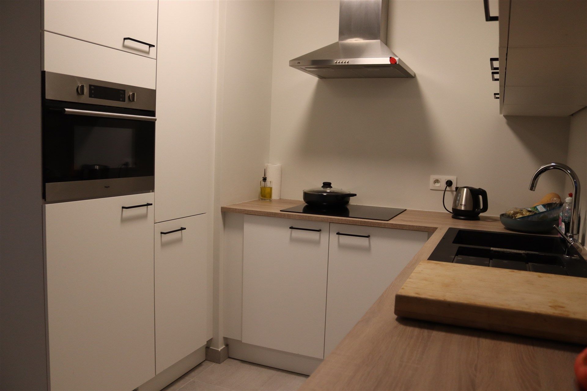 Rustig en recent gelegen appartement met terras en autostaanplaats. foto 11
