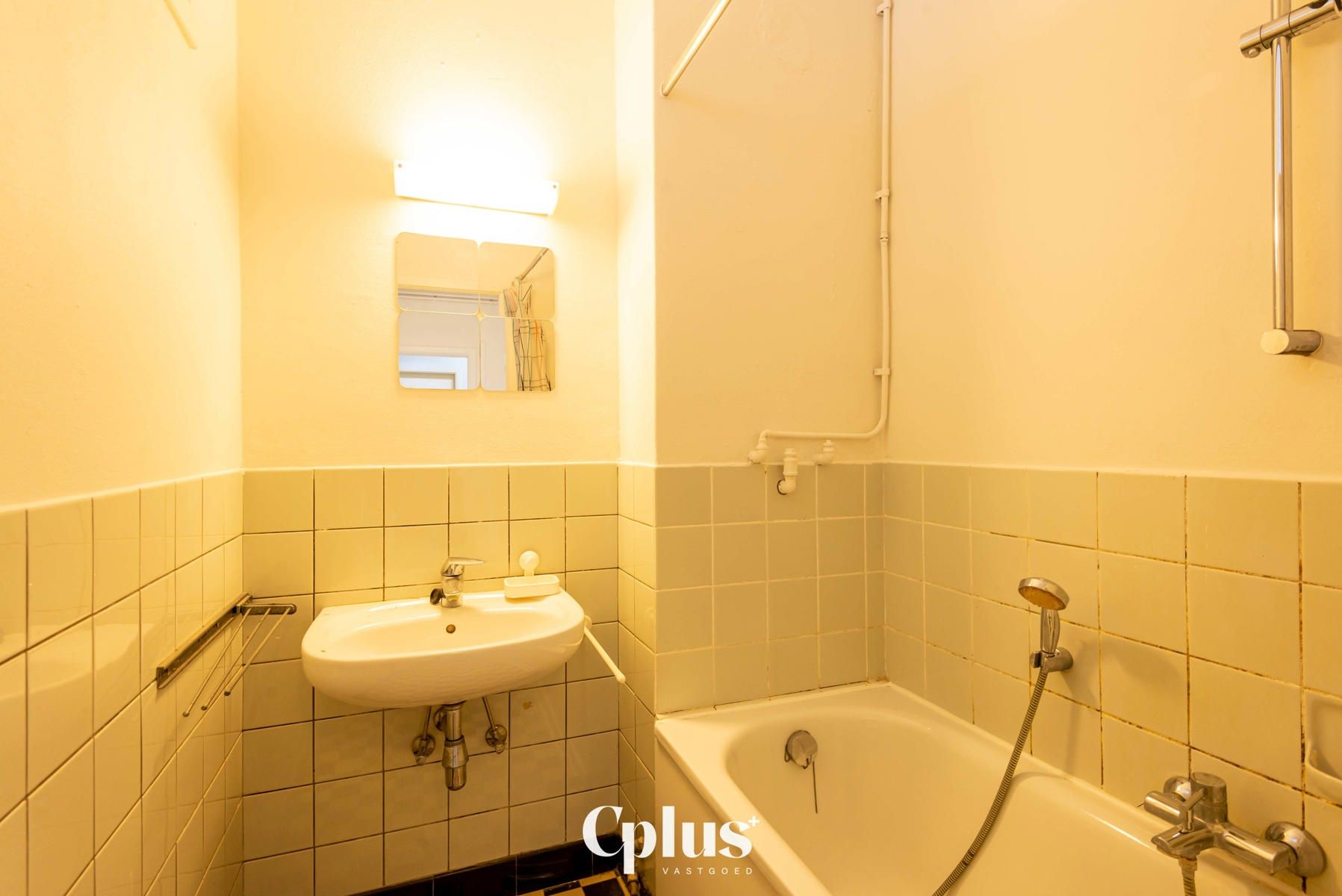 Tweeslaapkamer appartement nabij station - Te koop foto 7