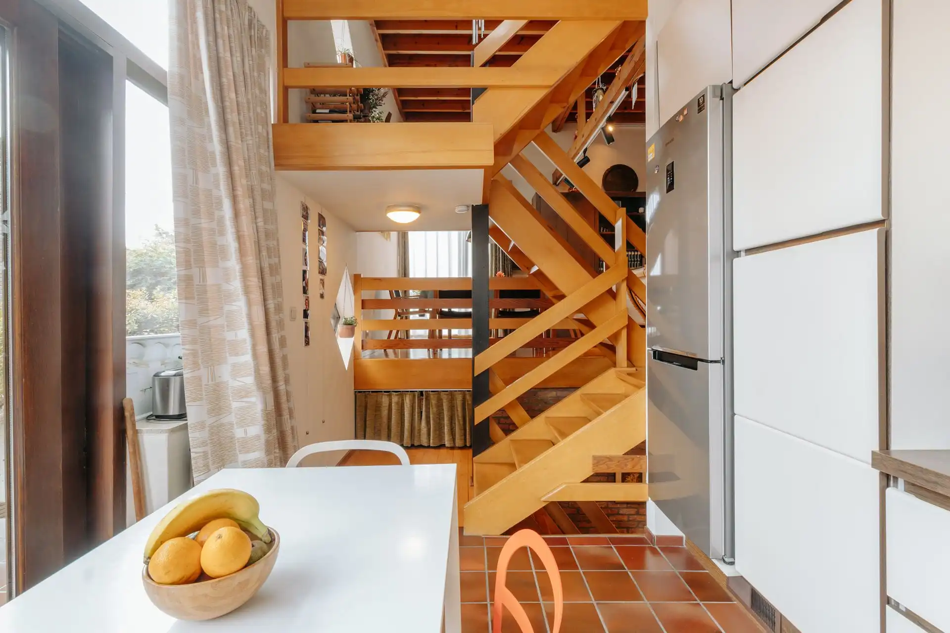 Architecturale Lejon-woning in autoluwe straat foto 13