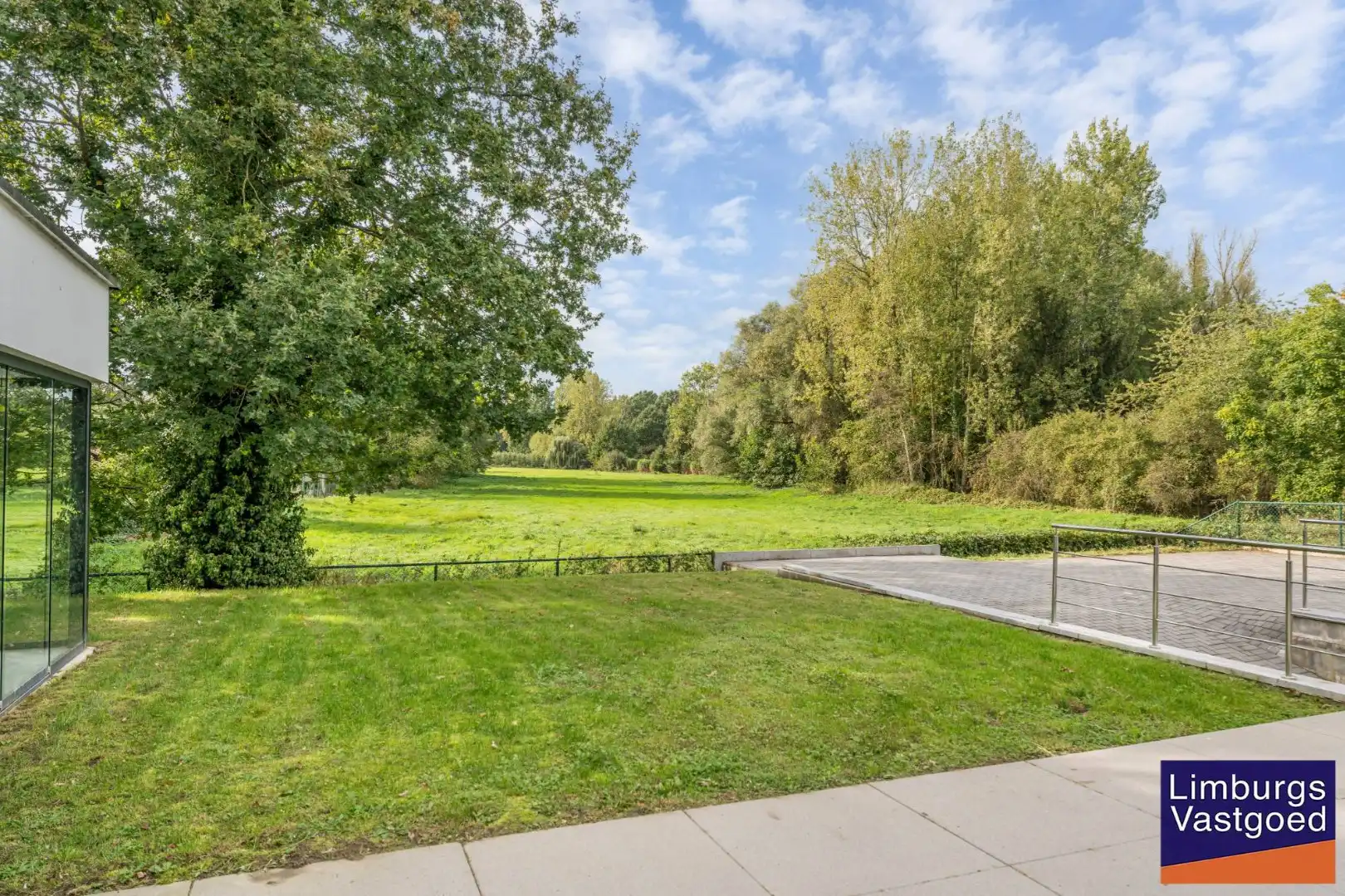 Exclusieve woning met praktijkruimte en zicht op weilanden foto 17