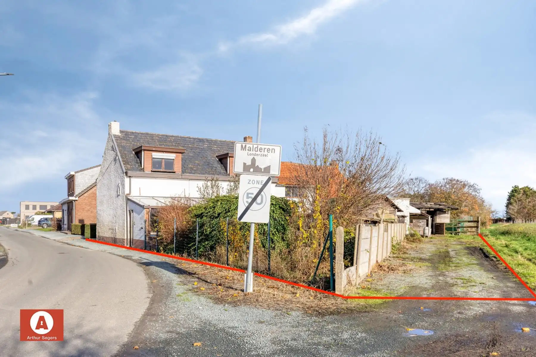 Landelijk gelegen renovatieproject op zuidgericht perceel foto 3