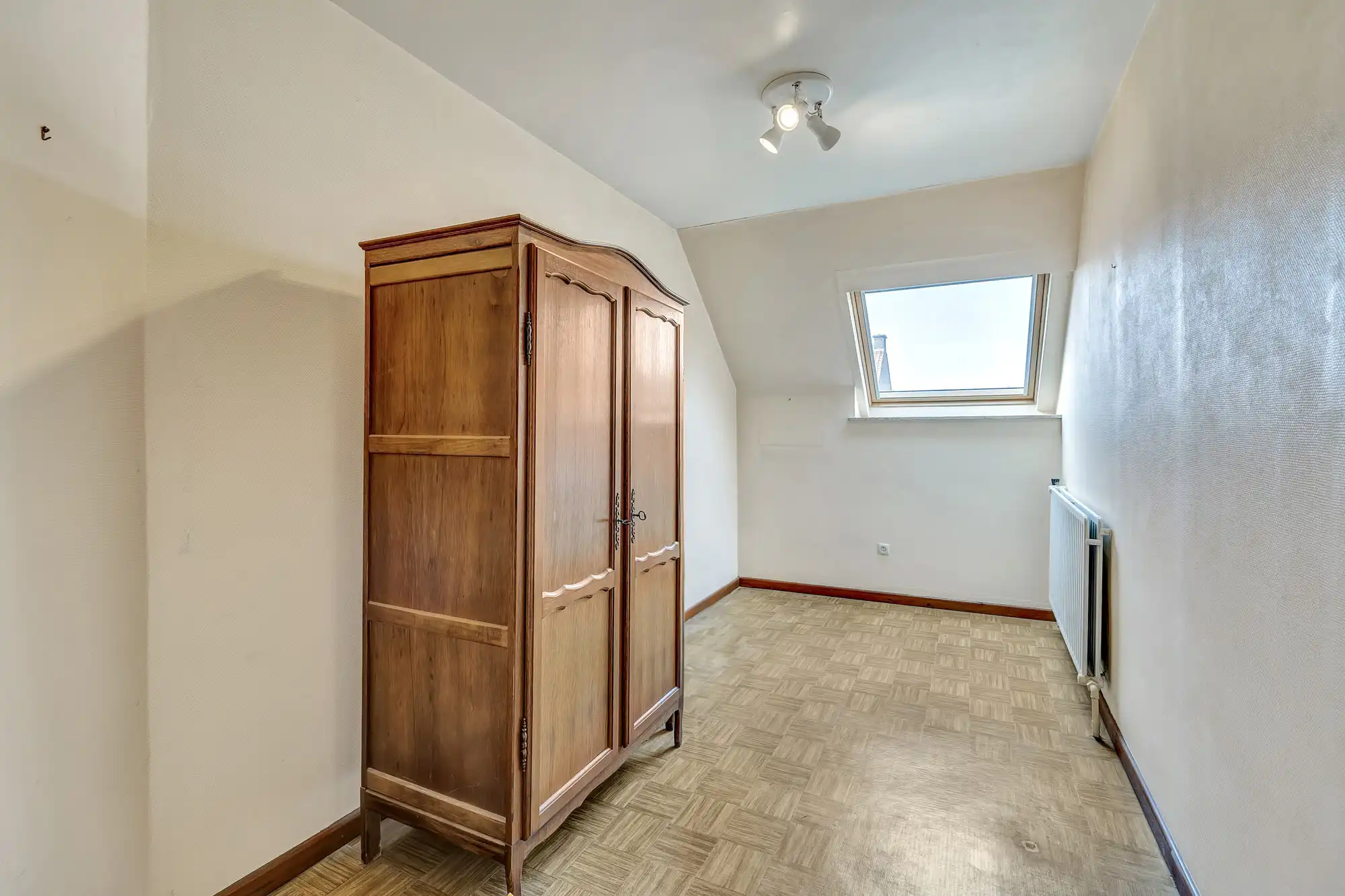 Goed onderhouden woning met garage en tuin foto 13