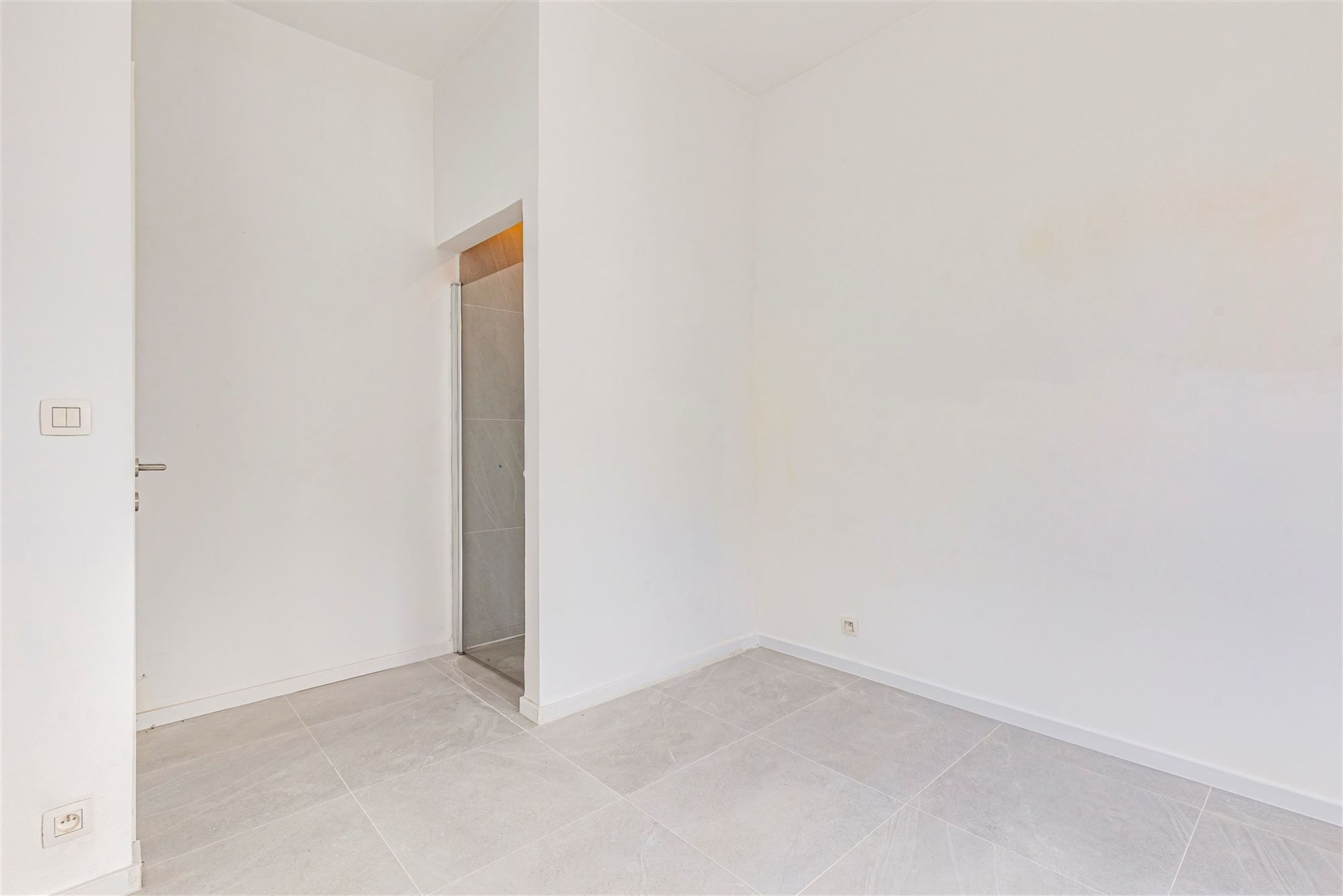 Gerenoveerd huis met 3 slpks en tuin te Hemiksem foto 14