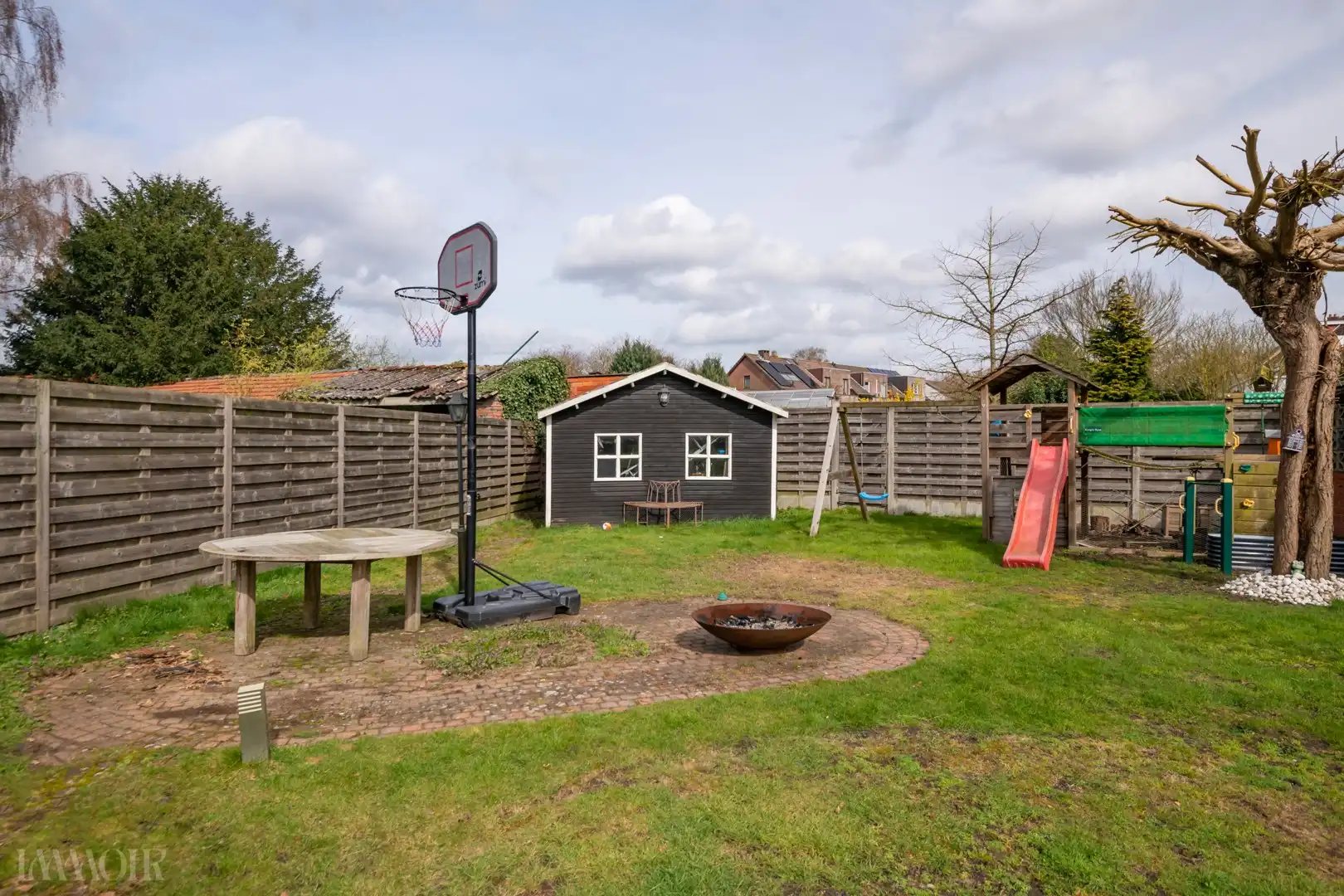 Veelzijdig commercieel pand met ruime woonst, terras en tuin. foto 9