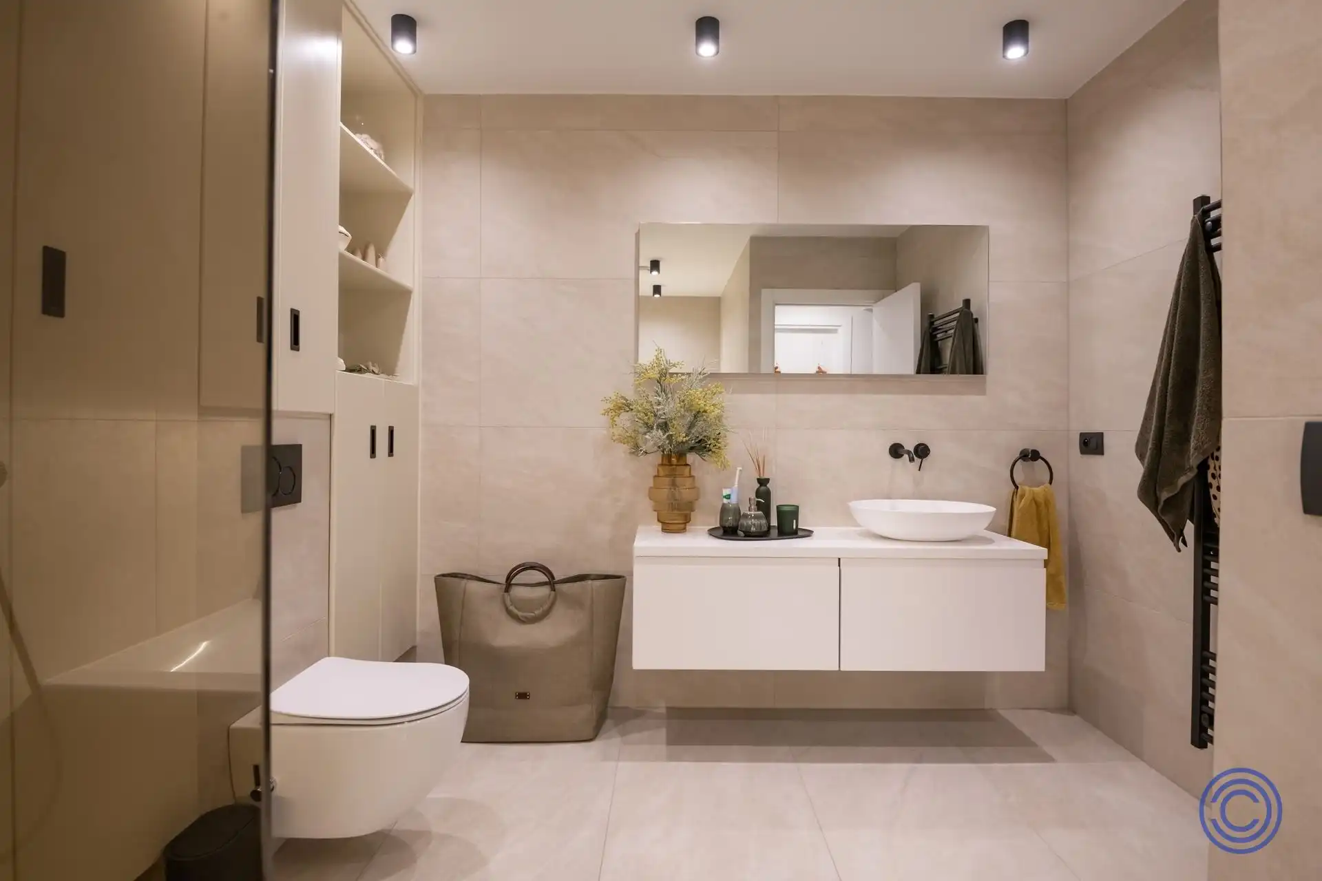 Luxueuze, gerenoveerde duplex in statig herenhuis! foto 8