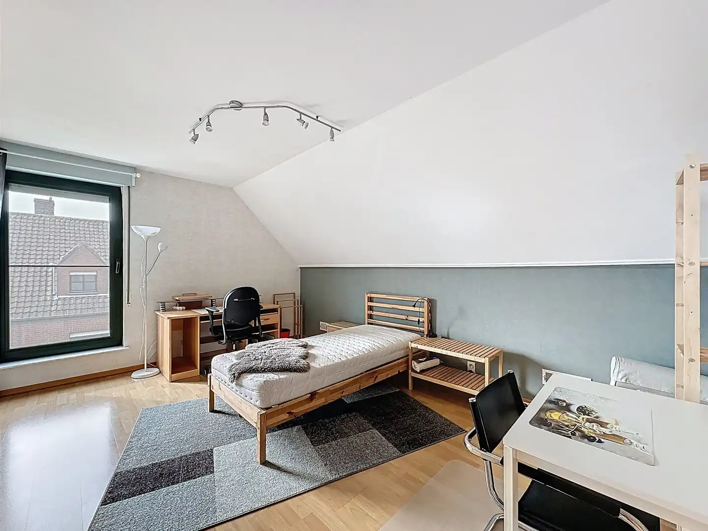 Zeer ruime villa met 4 slaapkamers, grote tuin  (869m²) en volledig onderkelderd. foto 10