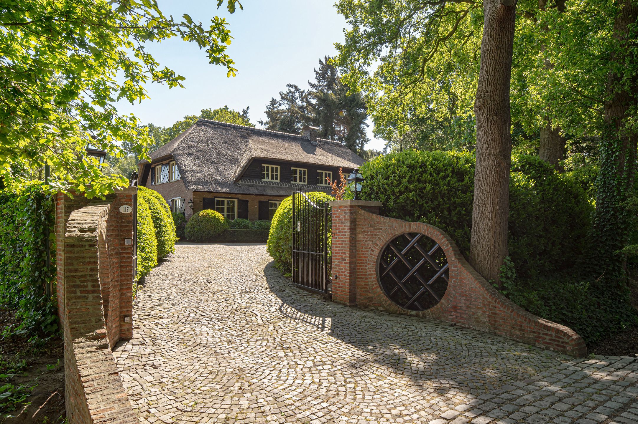 Een parel in een rustige, groene omgeving te Essen met 6 slaapkamers, buitenzwembad en sauna foto 42