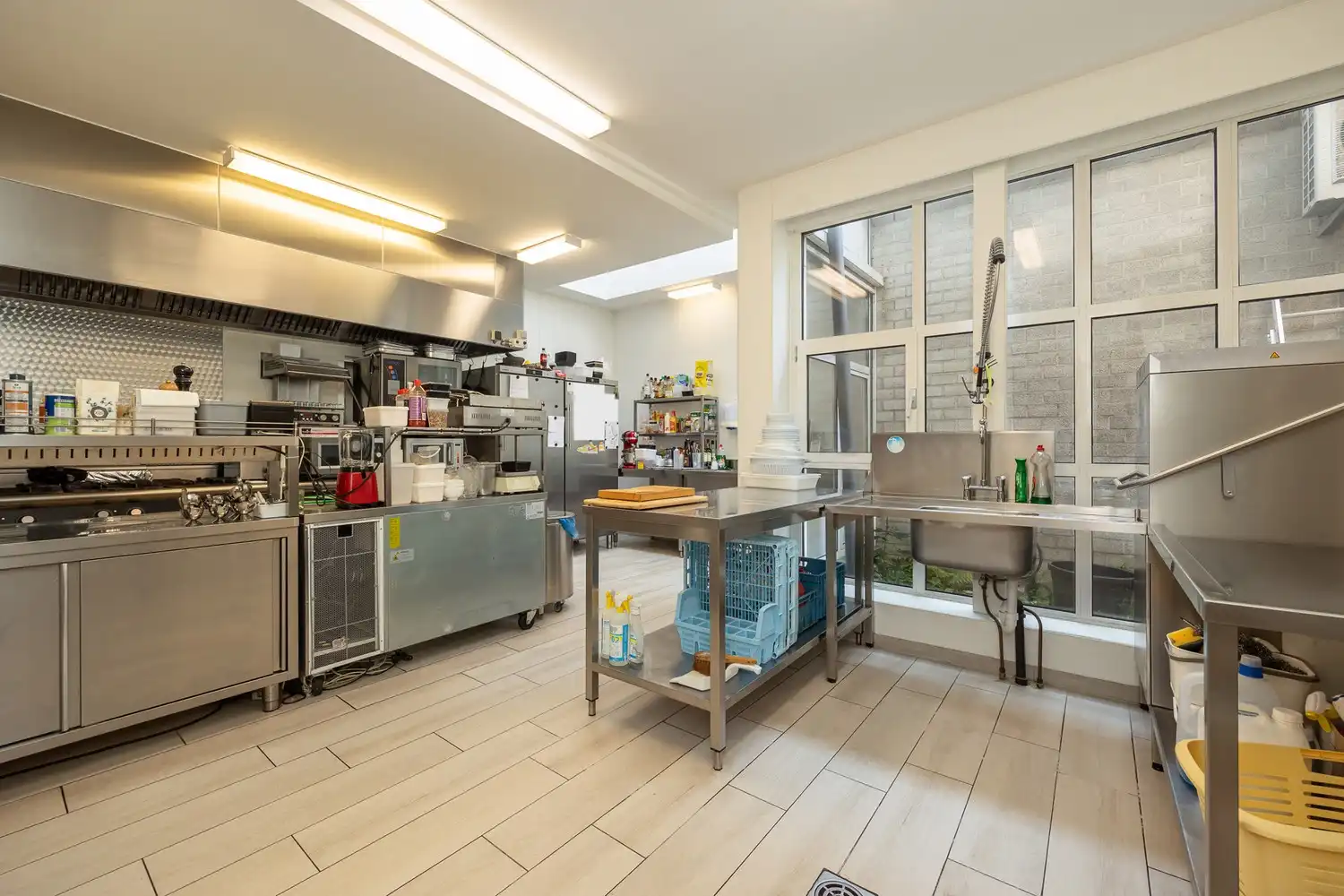 Multifunctioneel handelsgelijkvloers / kantoorruimte foto 11