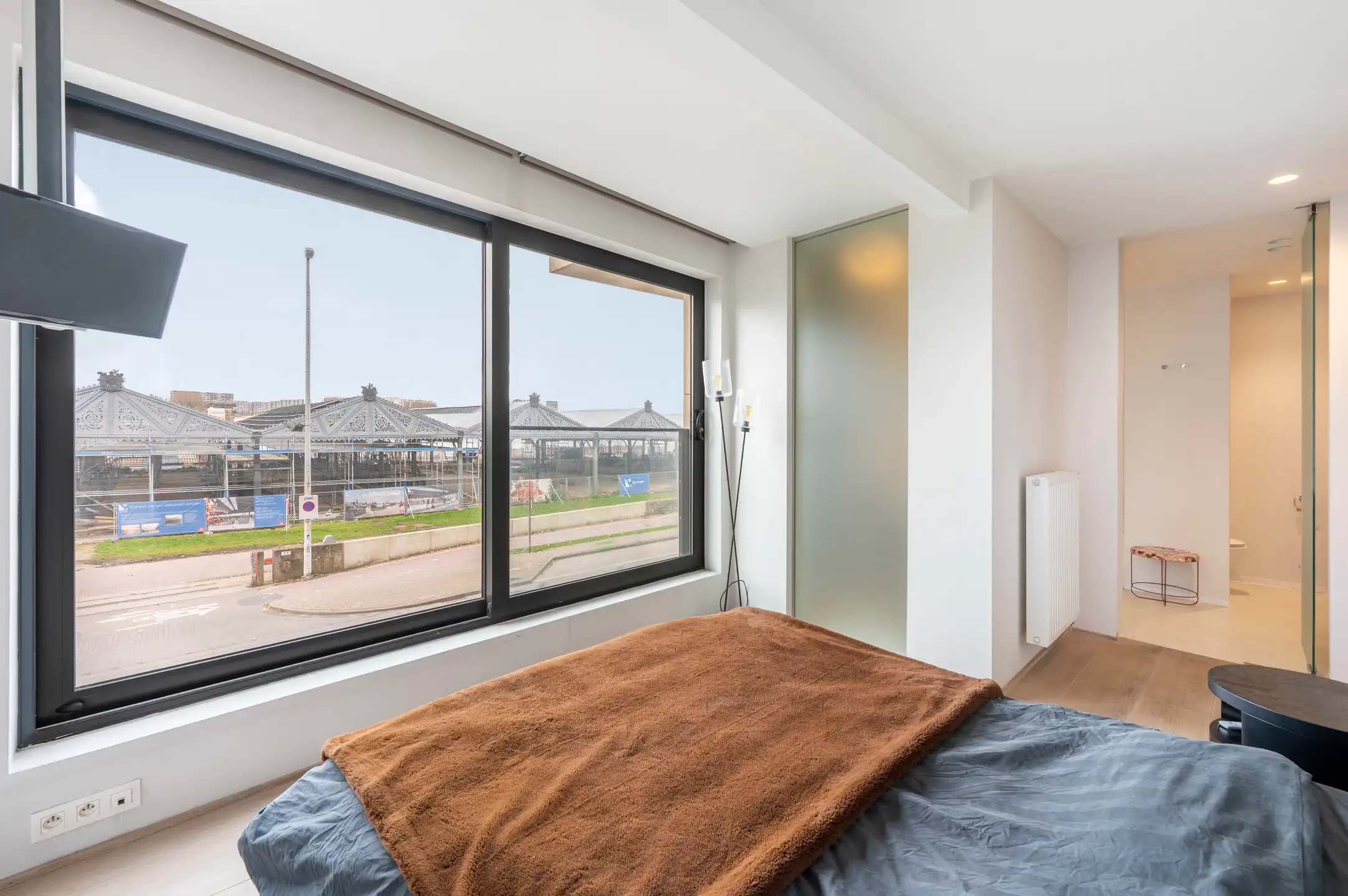 ANTWERPEN - Ruim en licht appartement met uitzonderlijk uitzicht op de kaaien foto 9