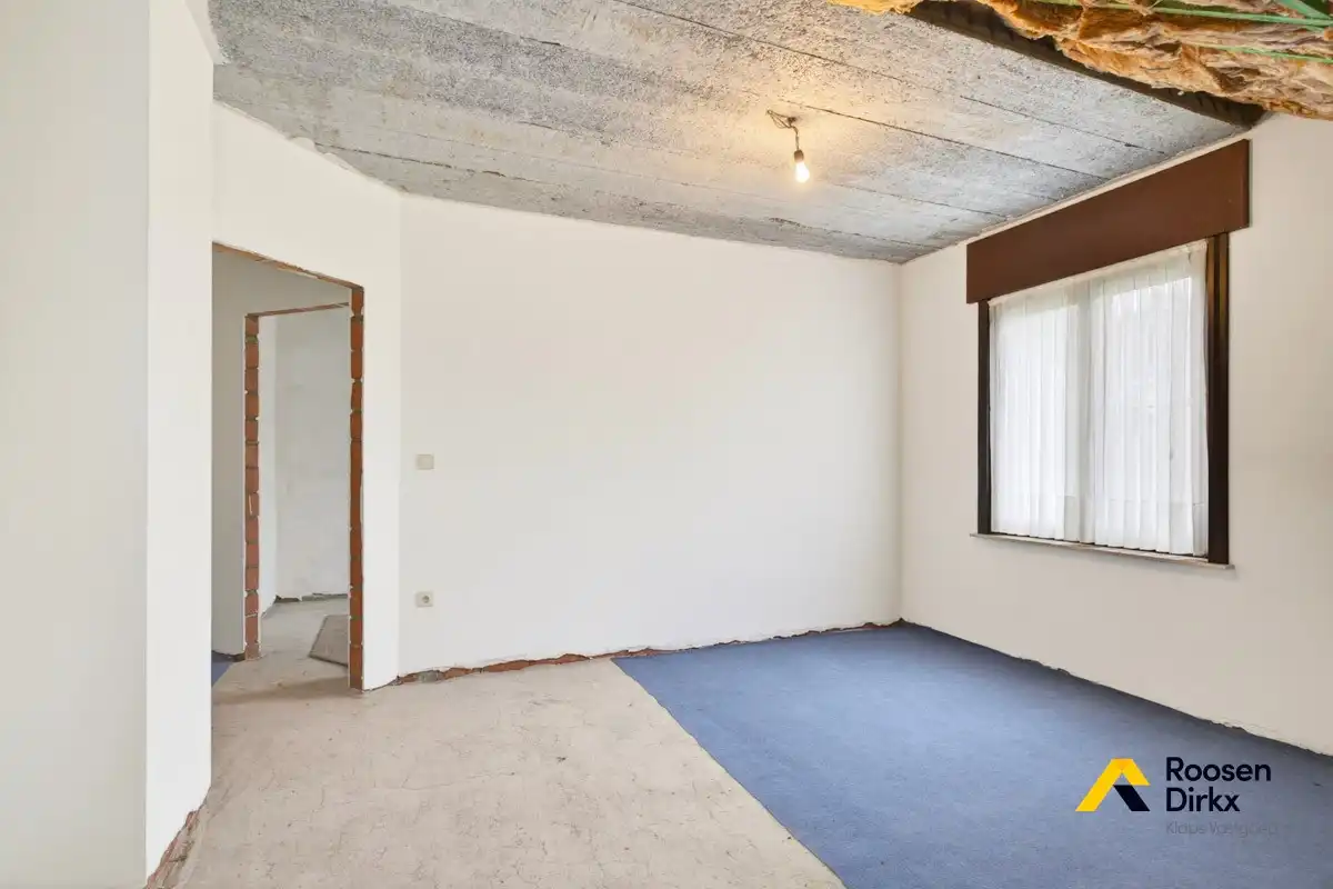 Vrijstaande en degelijke gezinswoning met 300m² bewoonbare oppervlakte en mogelijk 5 slaapkamers op perceel van 974m² foto 25