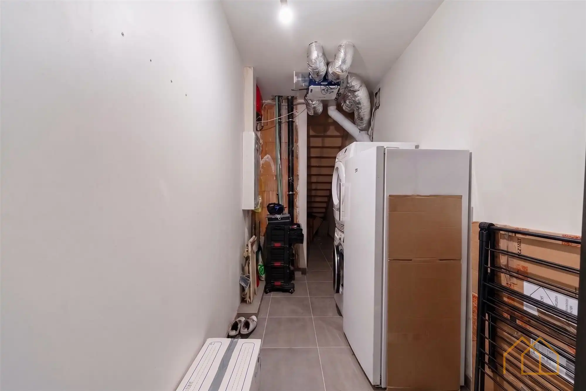 Hedendaagse woning met tuin foto 8