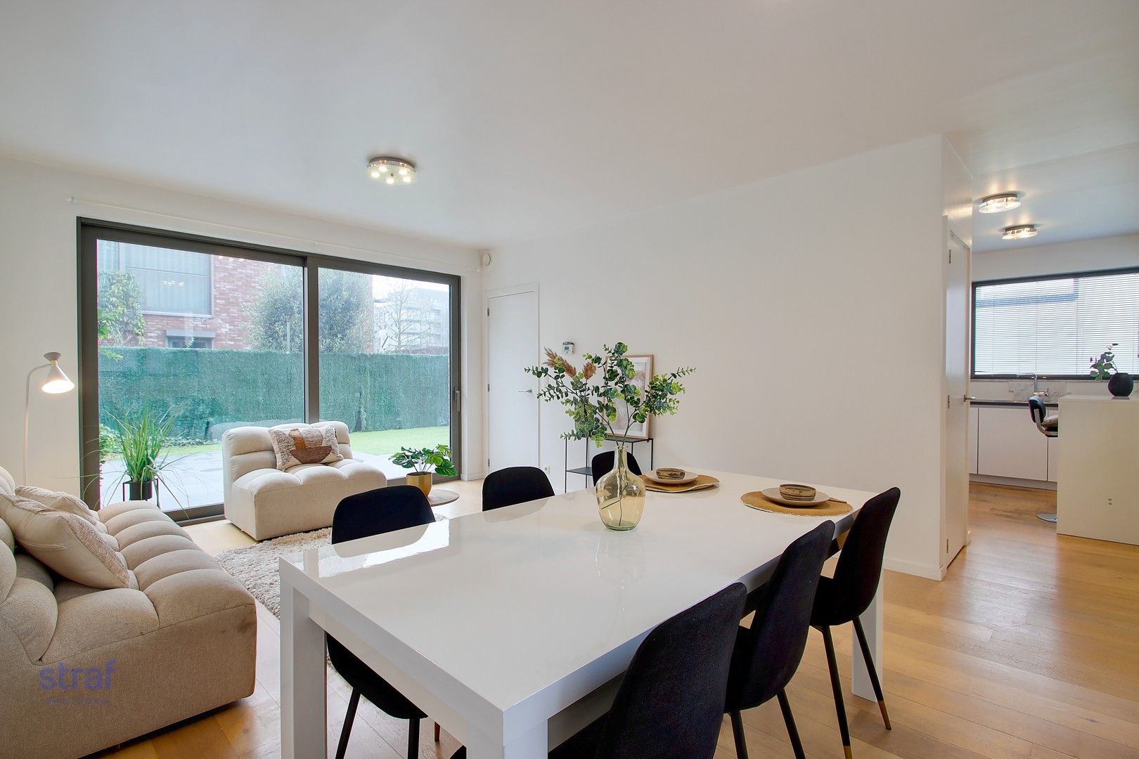 TE HUUR: Huis met 5 slaapkamers en 2 badkamers foto 2