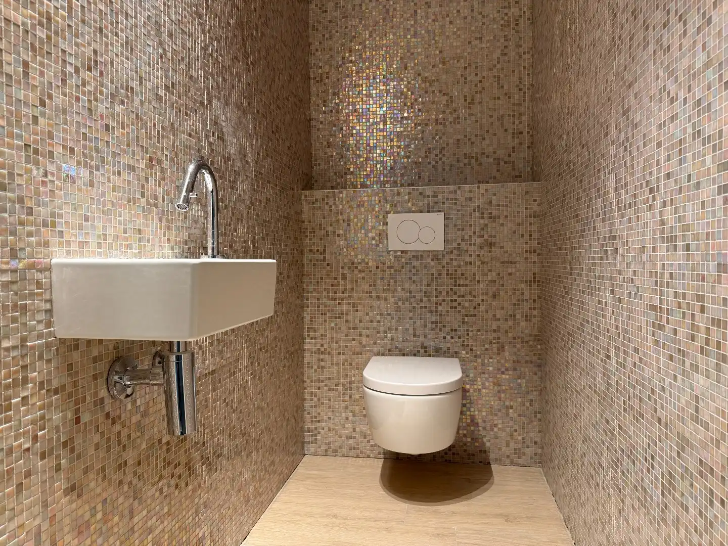 Exclusief penthouse met terrassen, carport en garage foto 13