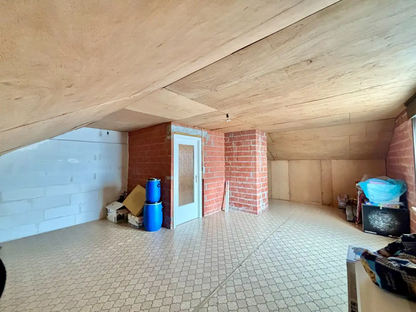 ALLEENSTAANDE VILLA OP 700M² IN EEN RUSTIGE WIJK MET 4SLPKS, GARAGE VOOR 2 WAGENS EN RUIME TUIN  foto 24