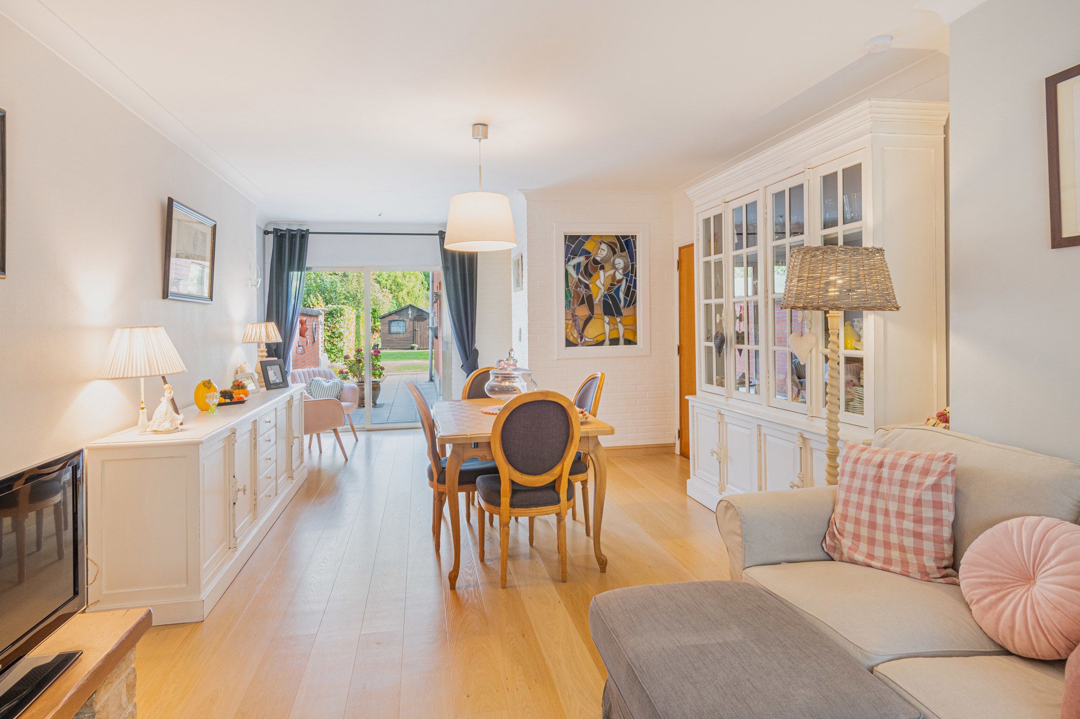 Hoofdfoto van de publicatie: Gezellige woning met grote tuin en garage op toplocatie 
