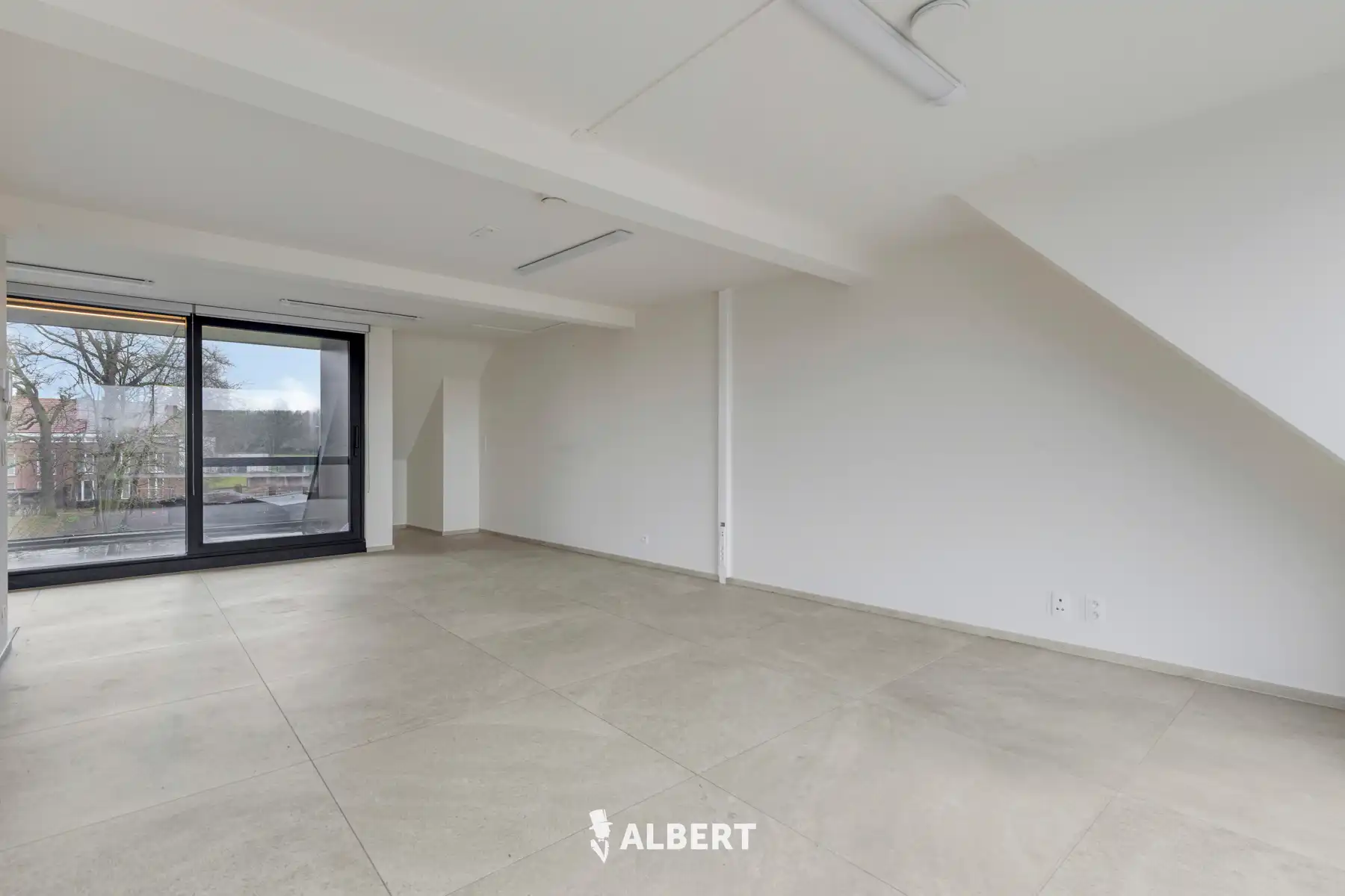 Centraal gelegen lichtrijk appartement met 2 terrassen foto 3