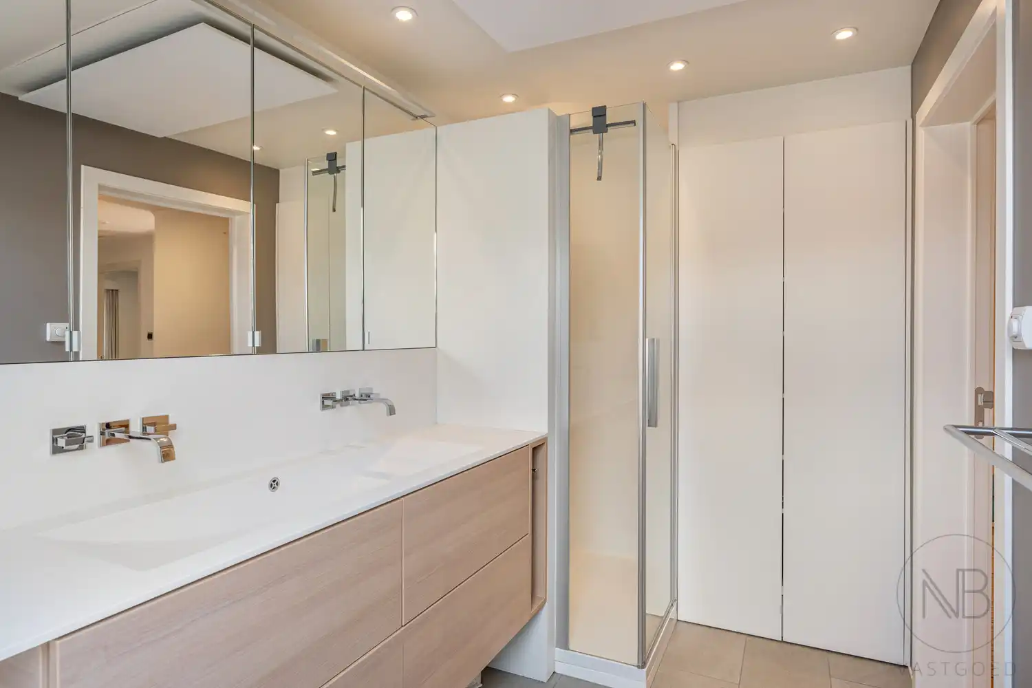 Architectenwoning met ruimte, licht en absolute rust! foto 23