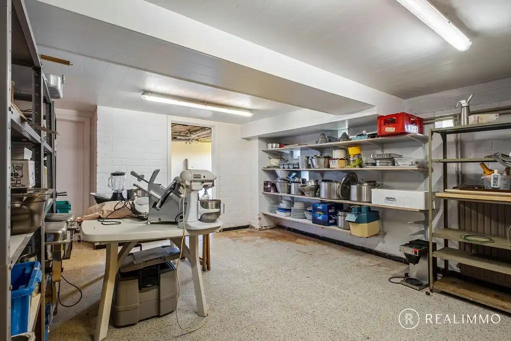 Multifunctionele eigendom bovenop Tiegemberg met magnifiek zicht foto 18