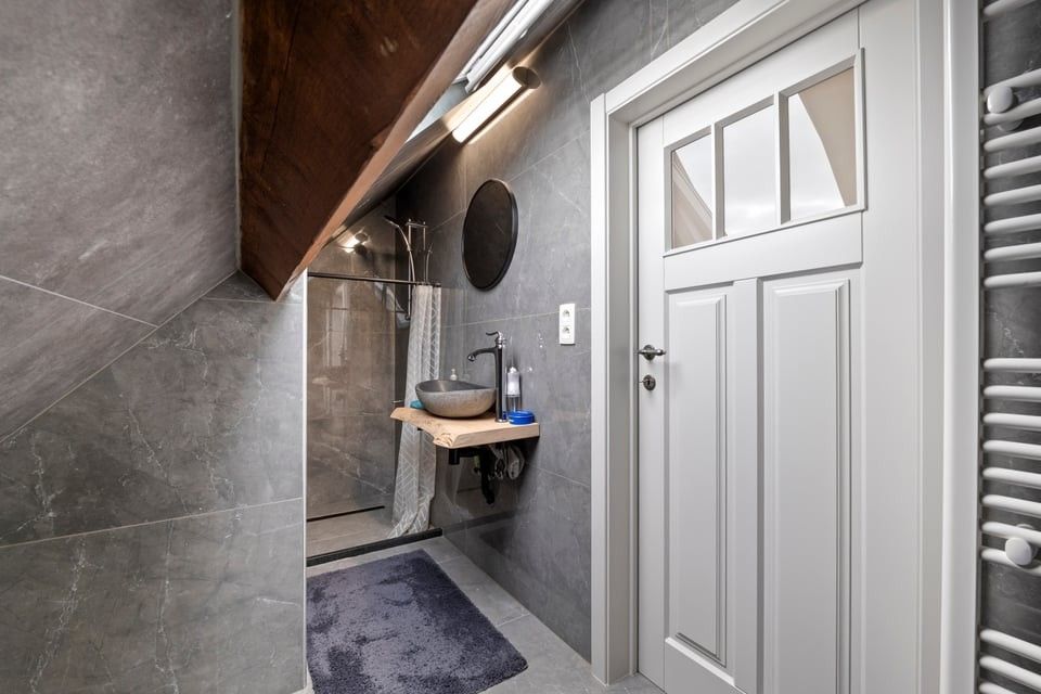 RUIME, GERENOVEERDE OPEN BEBOUWING MET 6 SLKS EN KNAPPE TUIN IN ALKEN foto 32