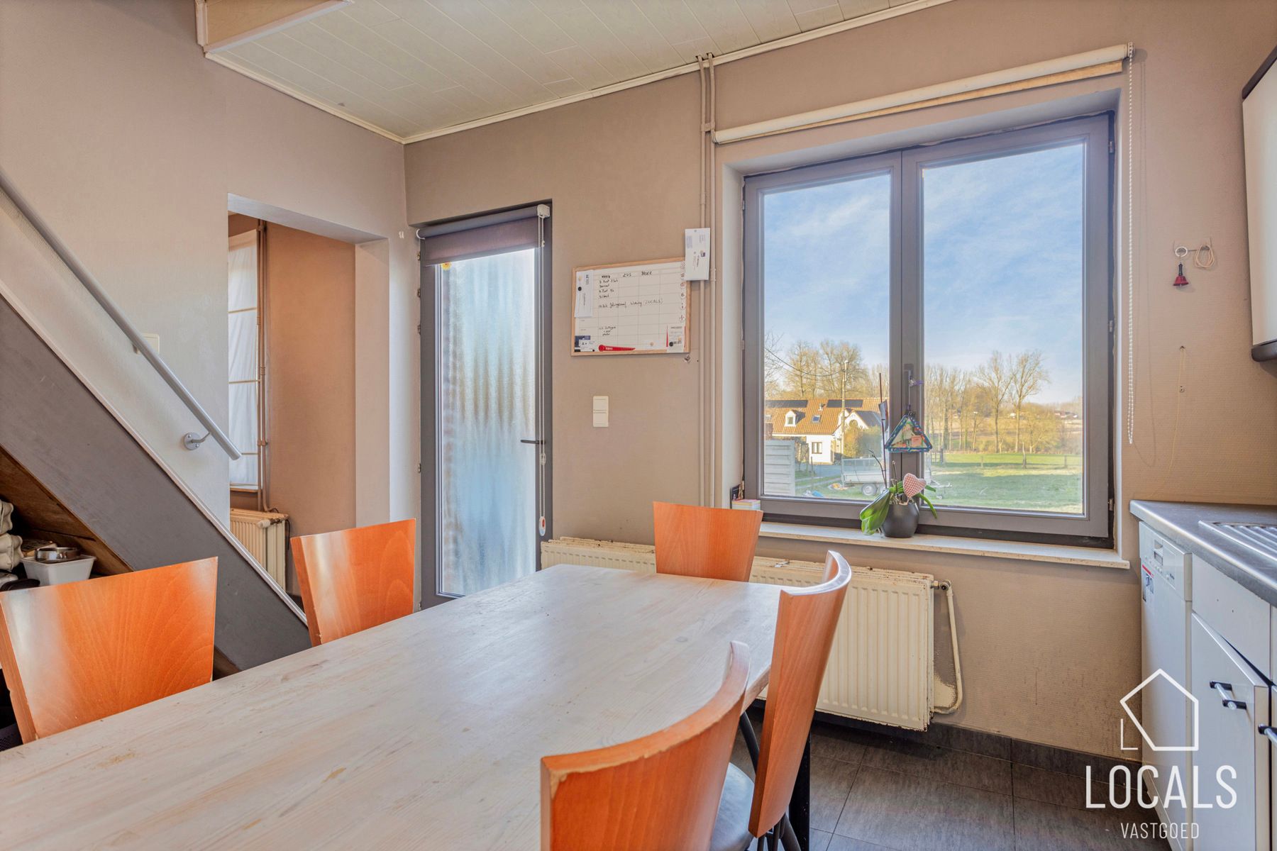 Woning met 4 slaapkamers, ruim terras, garage & schuur foto 9