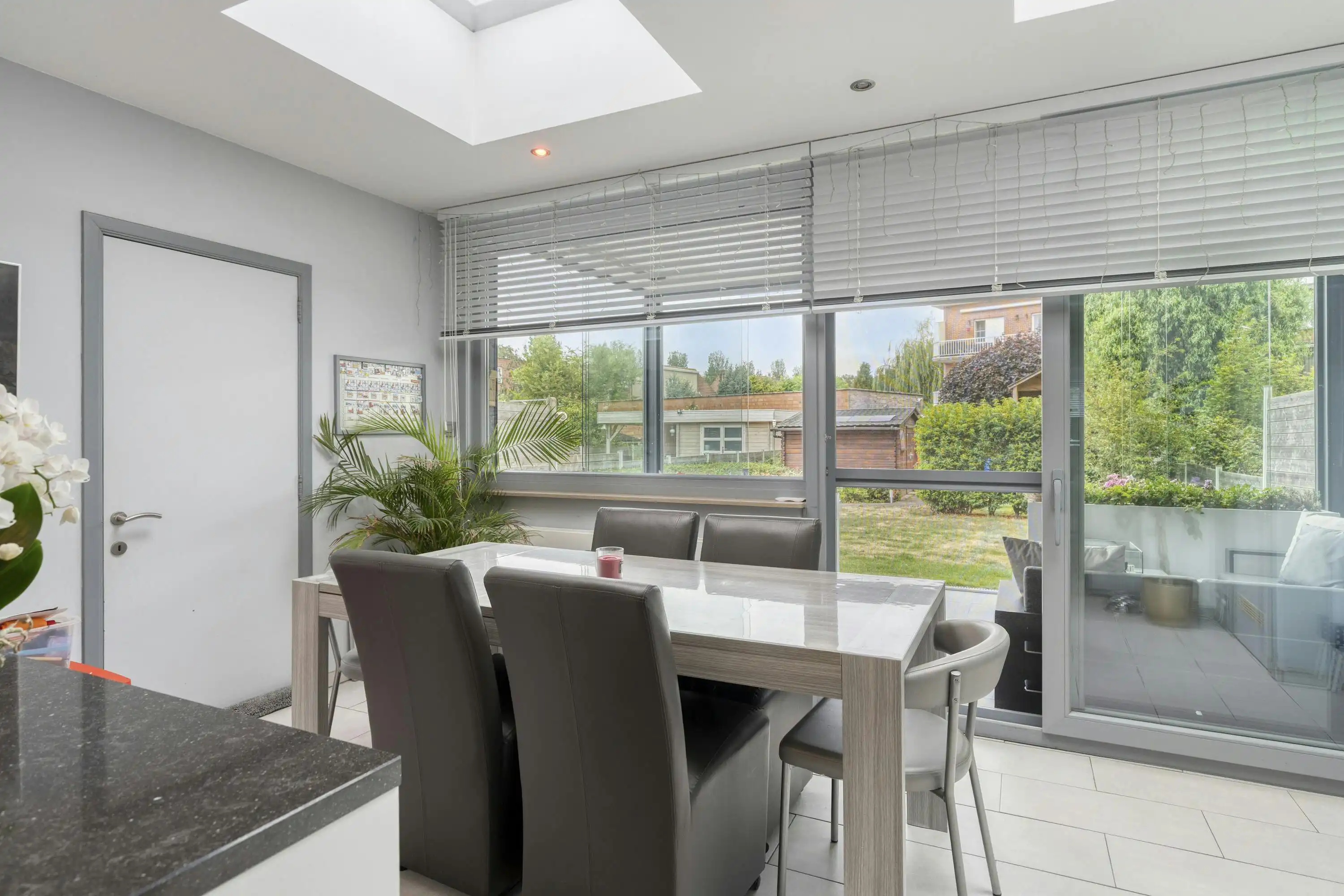 Lichtrijk halfopen huis met tuin en 5 slaapkamers te Schoten foto 11