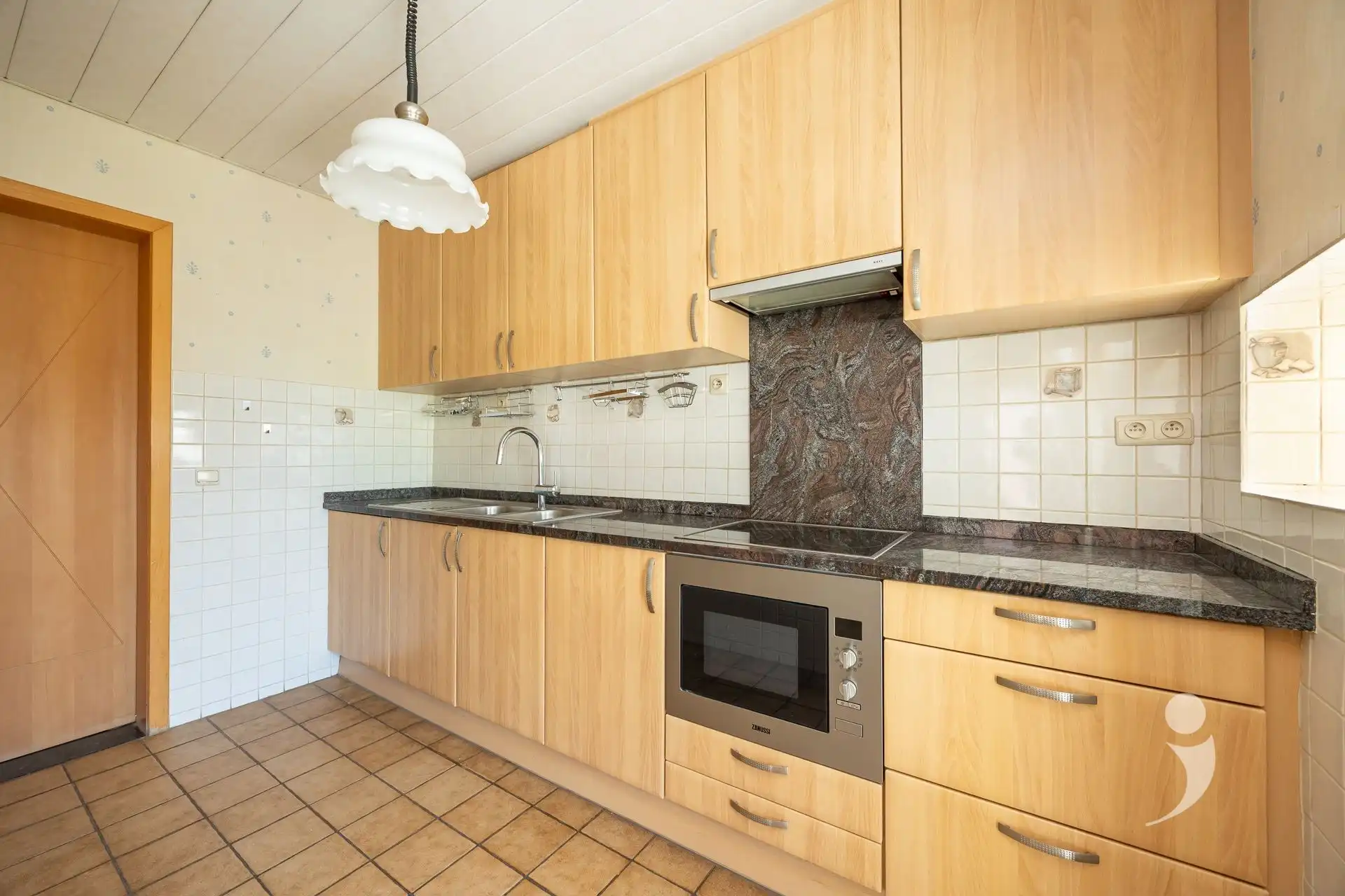 Te renoveren woning op een zonnig perceel foto 12