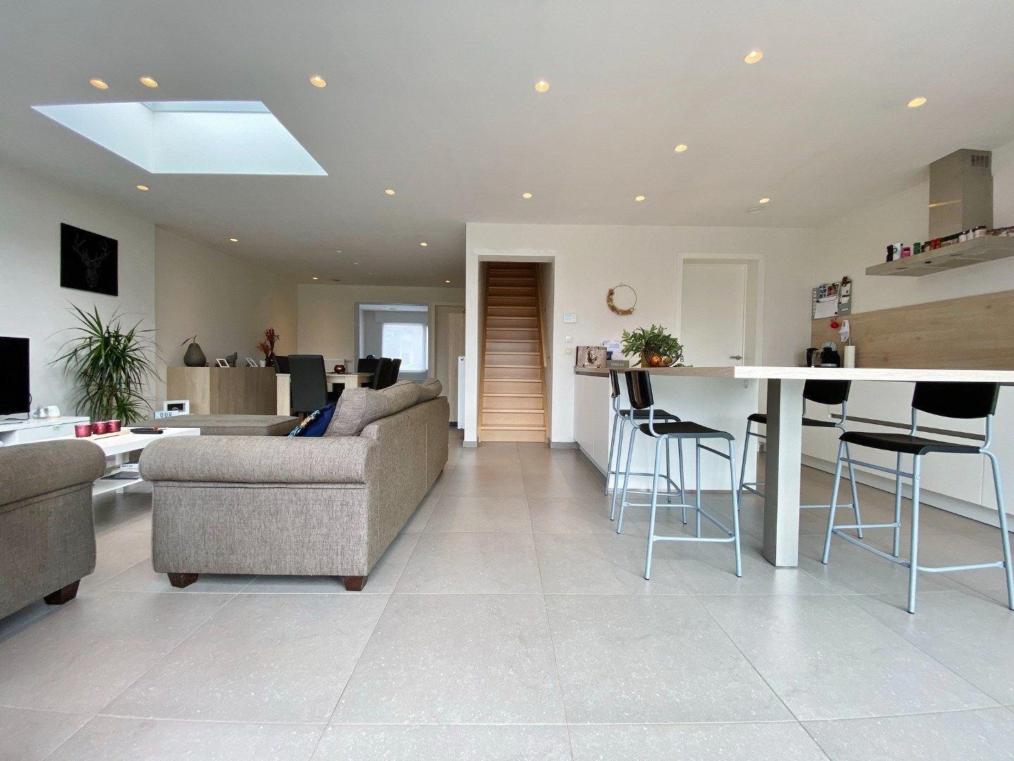 Recent vernieuwde woning met 4slpk, garage, zuidgerichte tuin & buitenberging foto 5