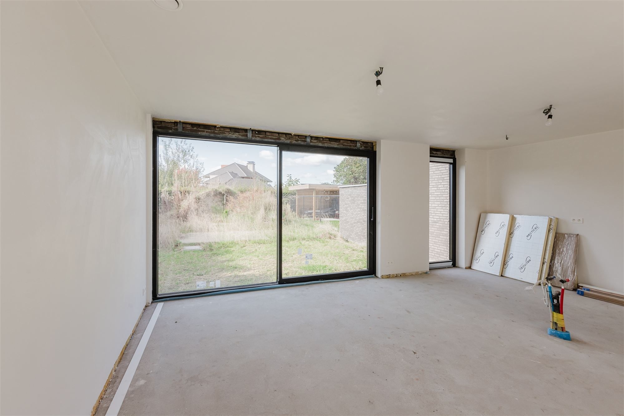 Gunstig gelegen nieuwbouwwoning met 4 slks en bureau foto 6