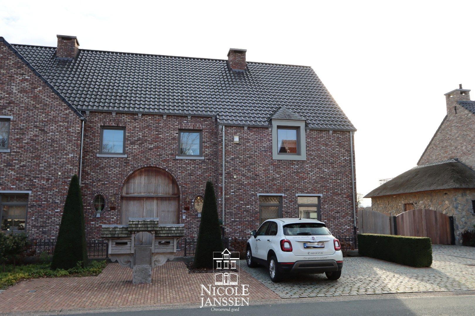 Ruime halfvrijstaande woning  foto 2