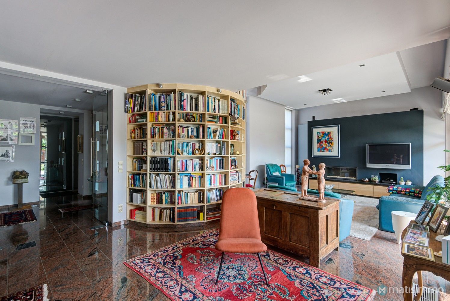 GELIJKVLOERS APPARTEMENT MET TUIN EN TWEE SLAAPKAMERS NABIJ HET STADSCENTRUM VAN BILZEN foto 6