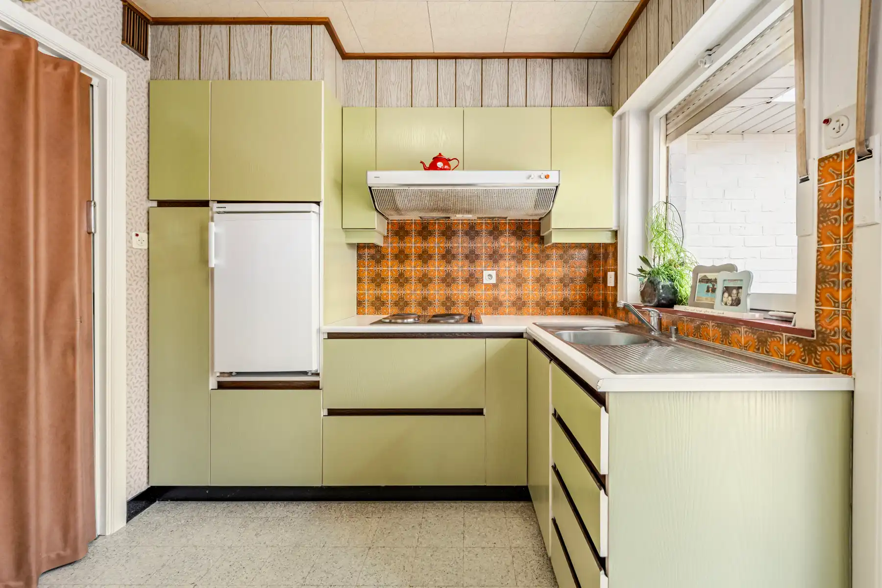 Rustig gelegen, deels te renoveren woning met 4 slpk, tuin. foto 8