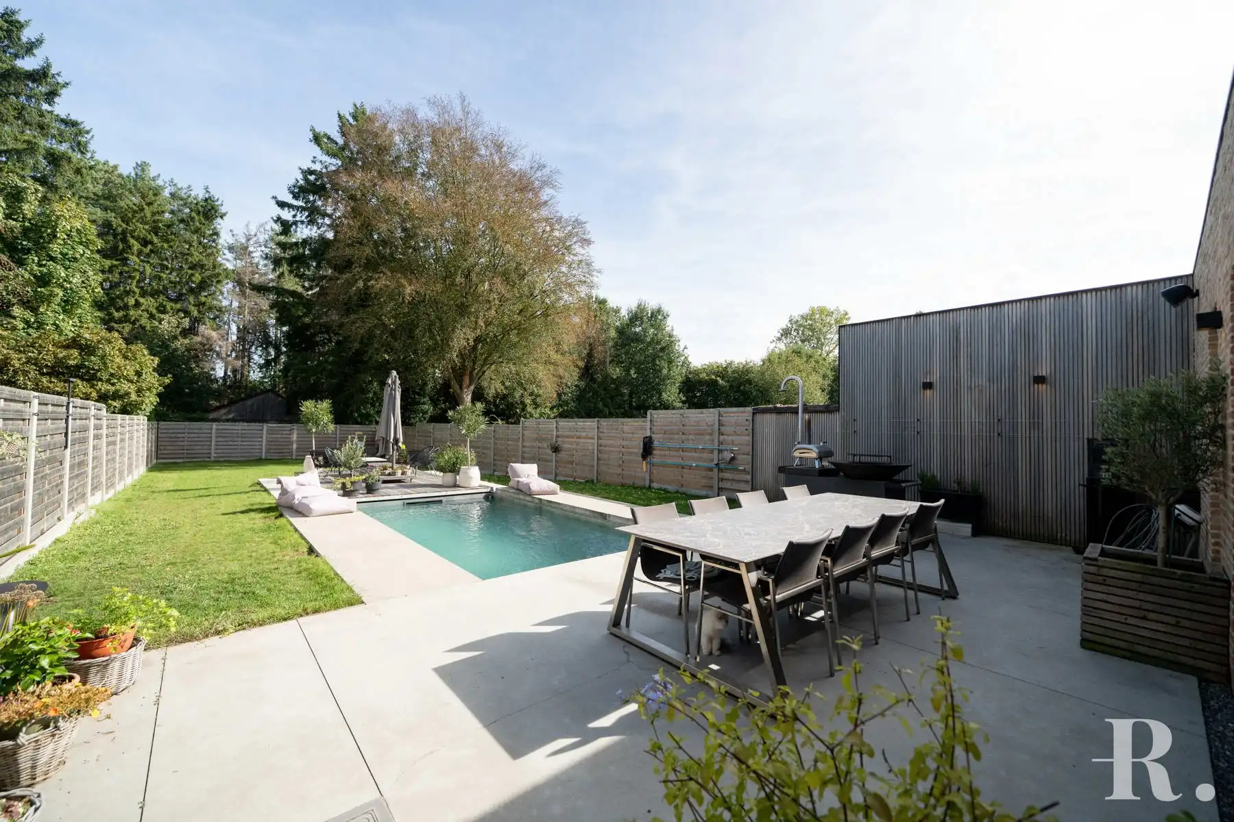 Instapklare woning met alle luxe en zwembad op goede locatie foto 24
