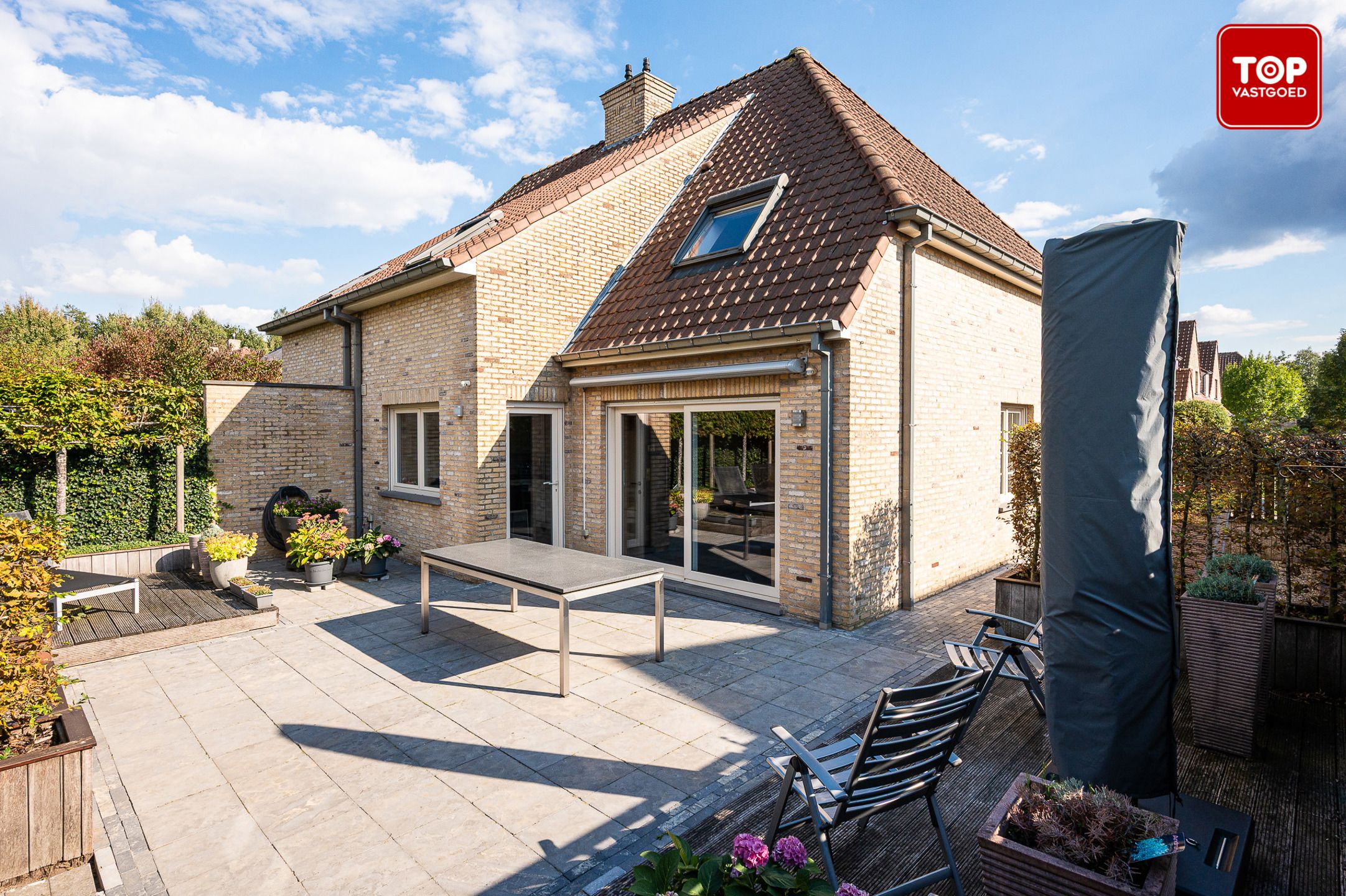 Instapklare woning in rustige straat met 3 slaapkamers, tuin en garage.  foto 24