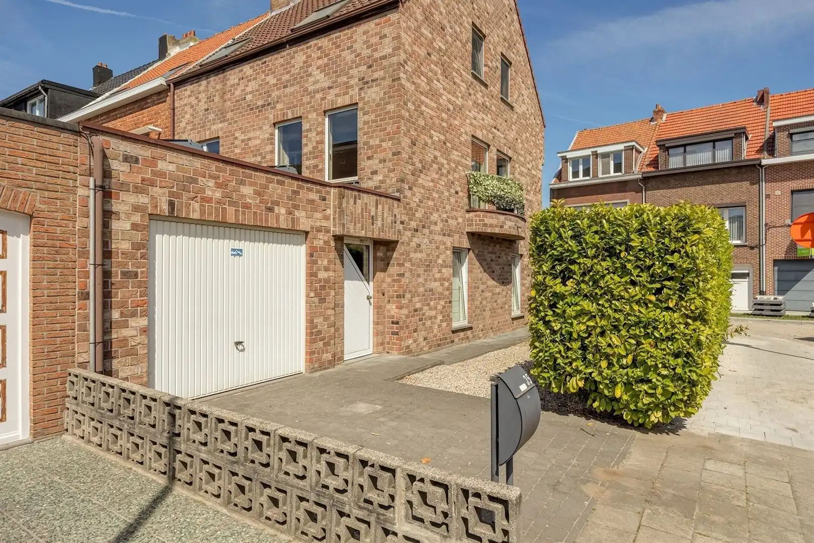 

Instapklaar gelijkvloers met stadstuintje en garagebox  foto 13