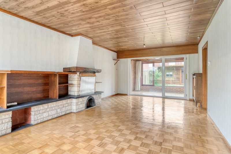 Op te frissen woning met potentieel gelegen in een rustige buurt TE KOOP in Desselgem. foto 3