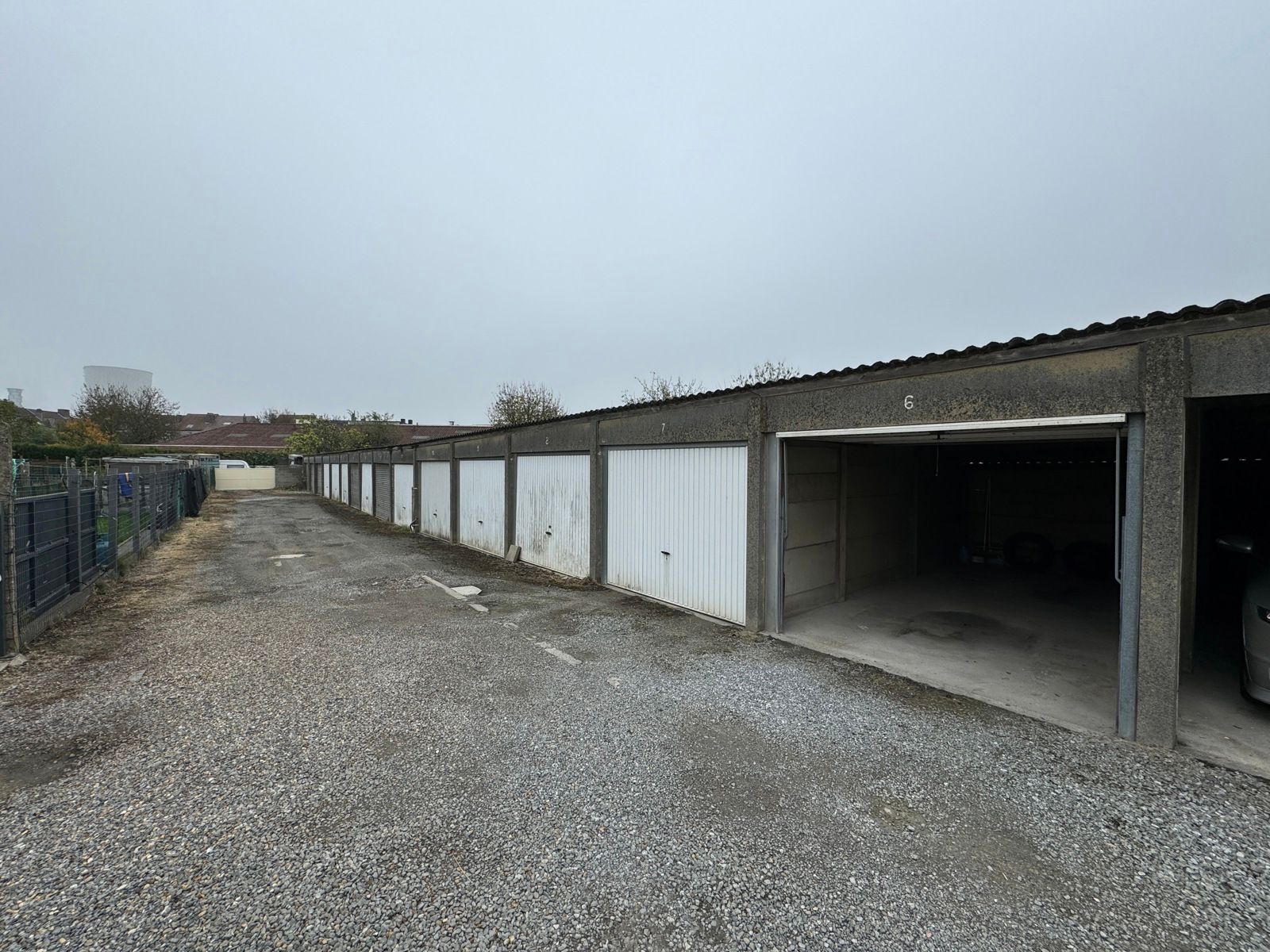 Gesloten garageboxen te koop (totaal 14) foto 3