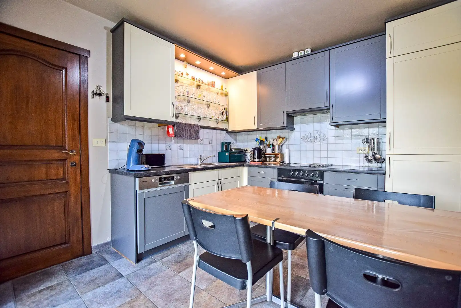 Praktische alleenstaande woning op 1198m² te centrum Veurne! foto 6