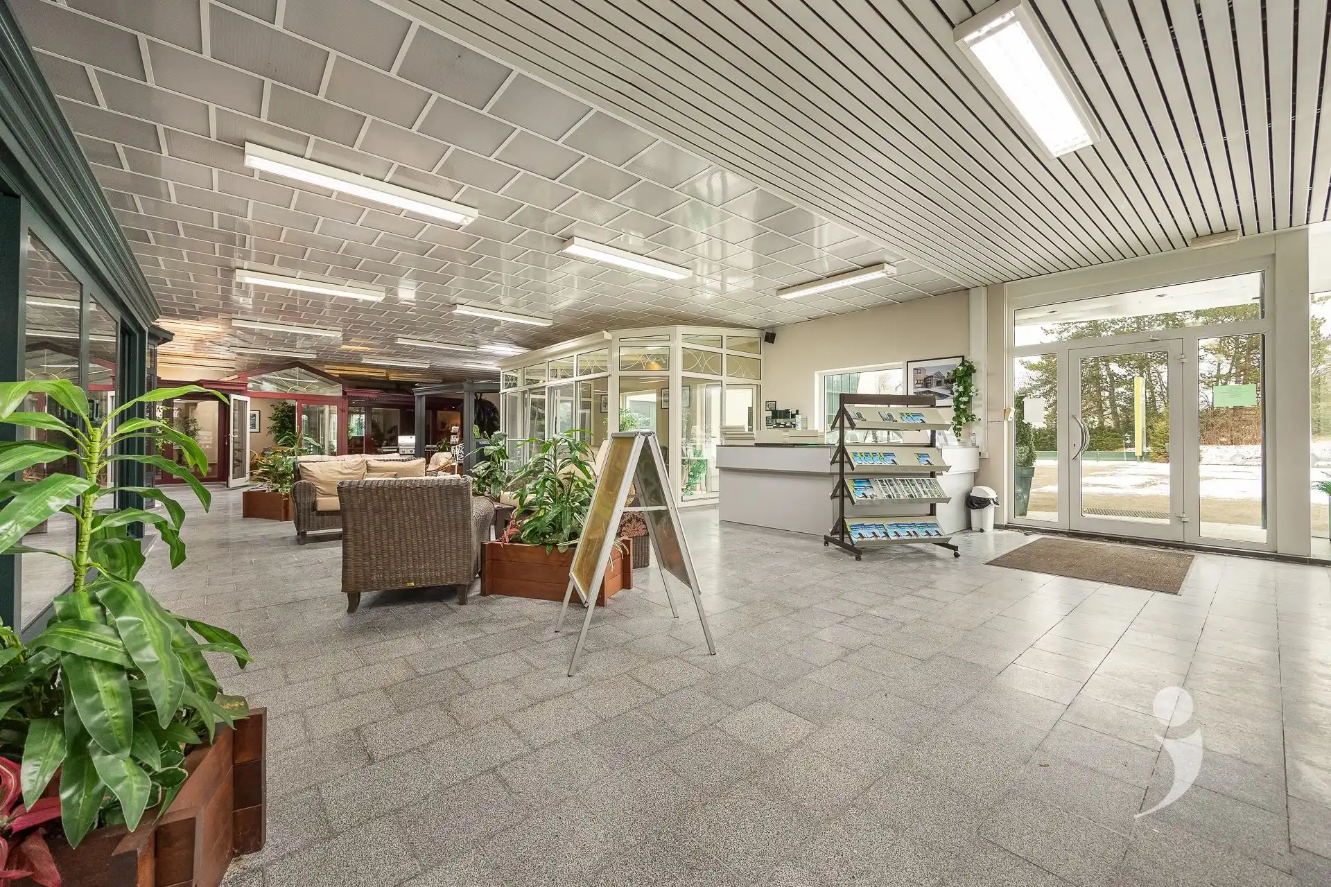 Site met industriële hal en veel potentieel foto 8