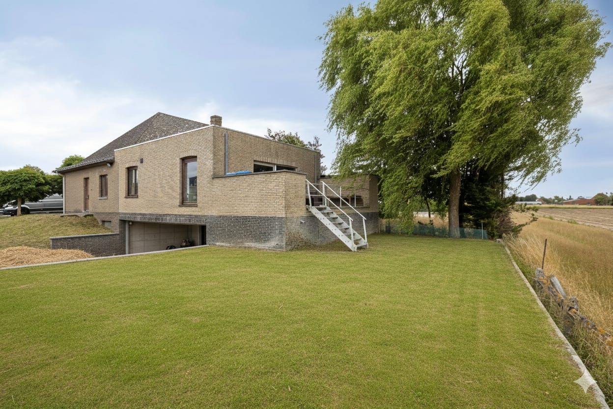 alfopen bebouwing met 3 slaapkamers op een ruim perceel in Gits! foto 13